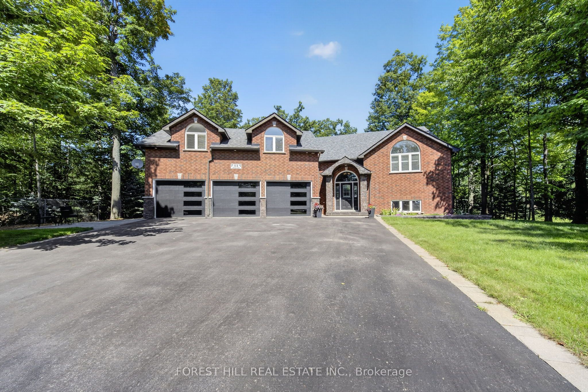 11 Alpine Trail, Springwater, ON L9X 0H4