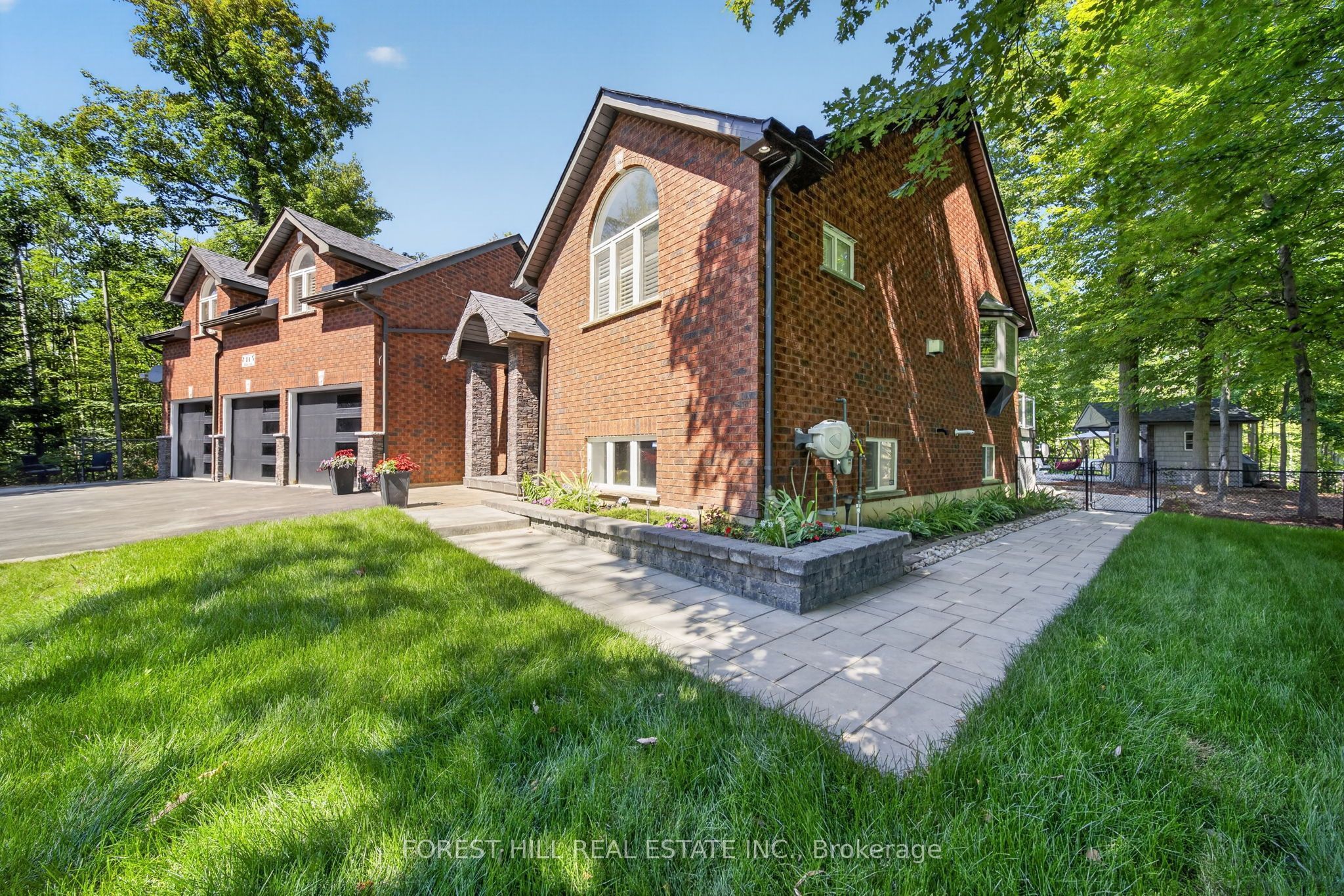 11 Alpine Trail, Springwater, ON L9X 0H4 photo 4