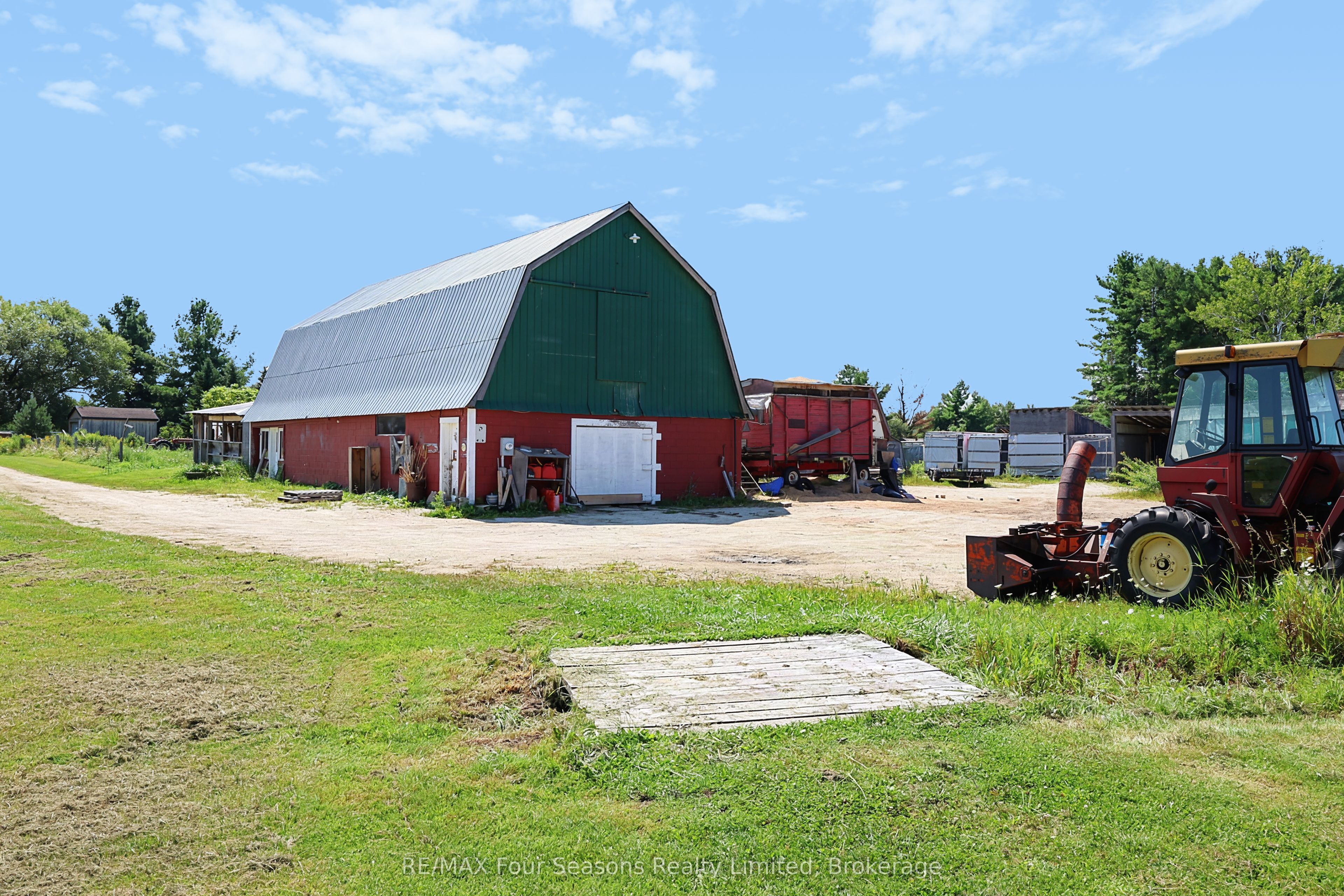 2140 5th Concession N, Clearview, ON L0M 1S0 photo 5