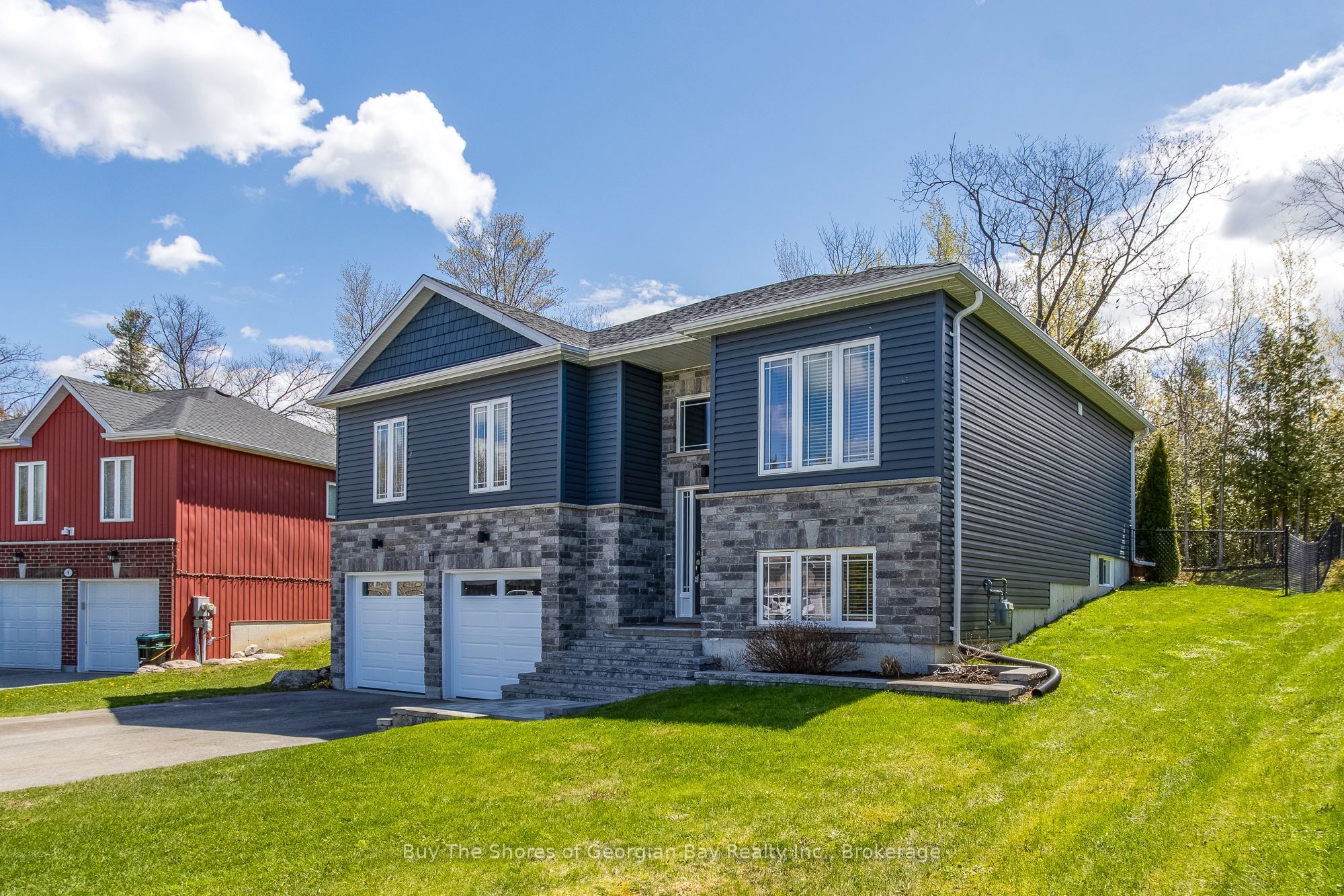 11 Ralph Dalton Boulevard, Tay, ON L0K 2A0