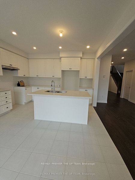 5 Abbey Crescent, Barrie, ON L9J 0B7 photo 3