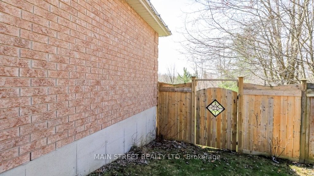 89 Silver Maple Crescent Basement, Barrie, ON L4N 0E5 photo 4