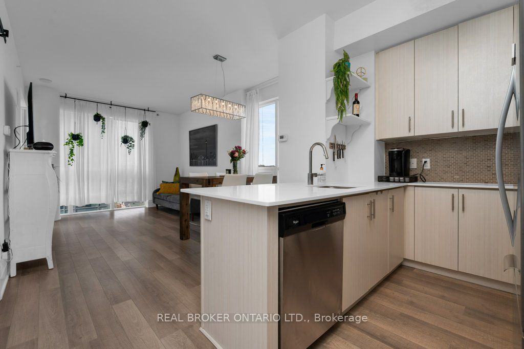 111 Worsley Street #503, Barrie, ON L4M 0J5 photo 4