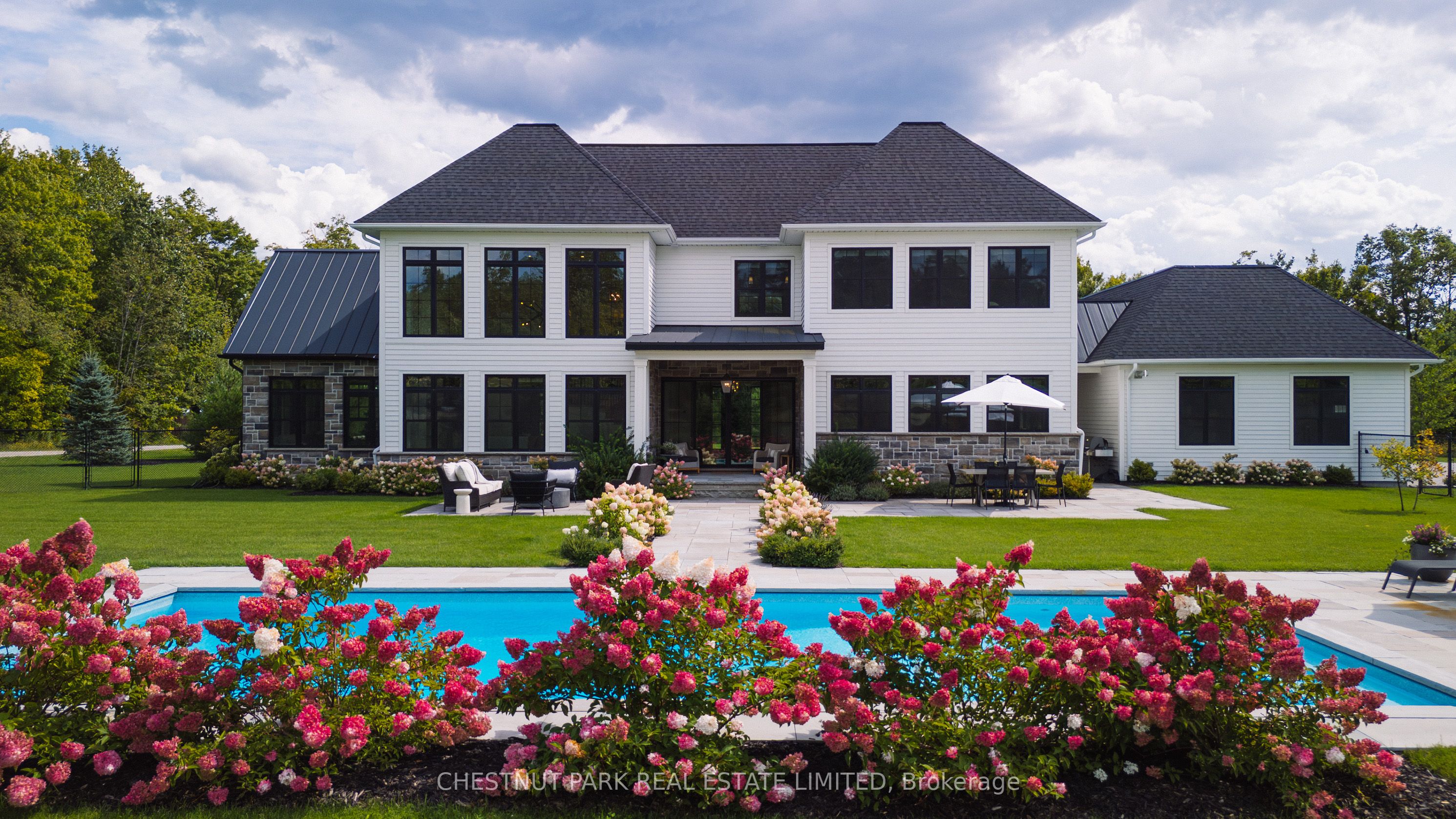 1052 Rainbow Valley Road W, Springwater, ON L0L 2K0