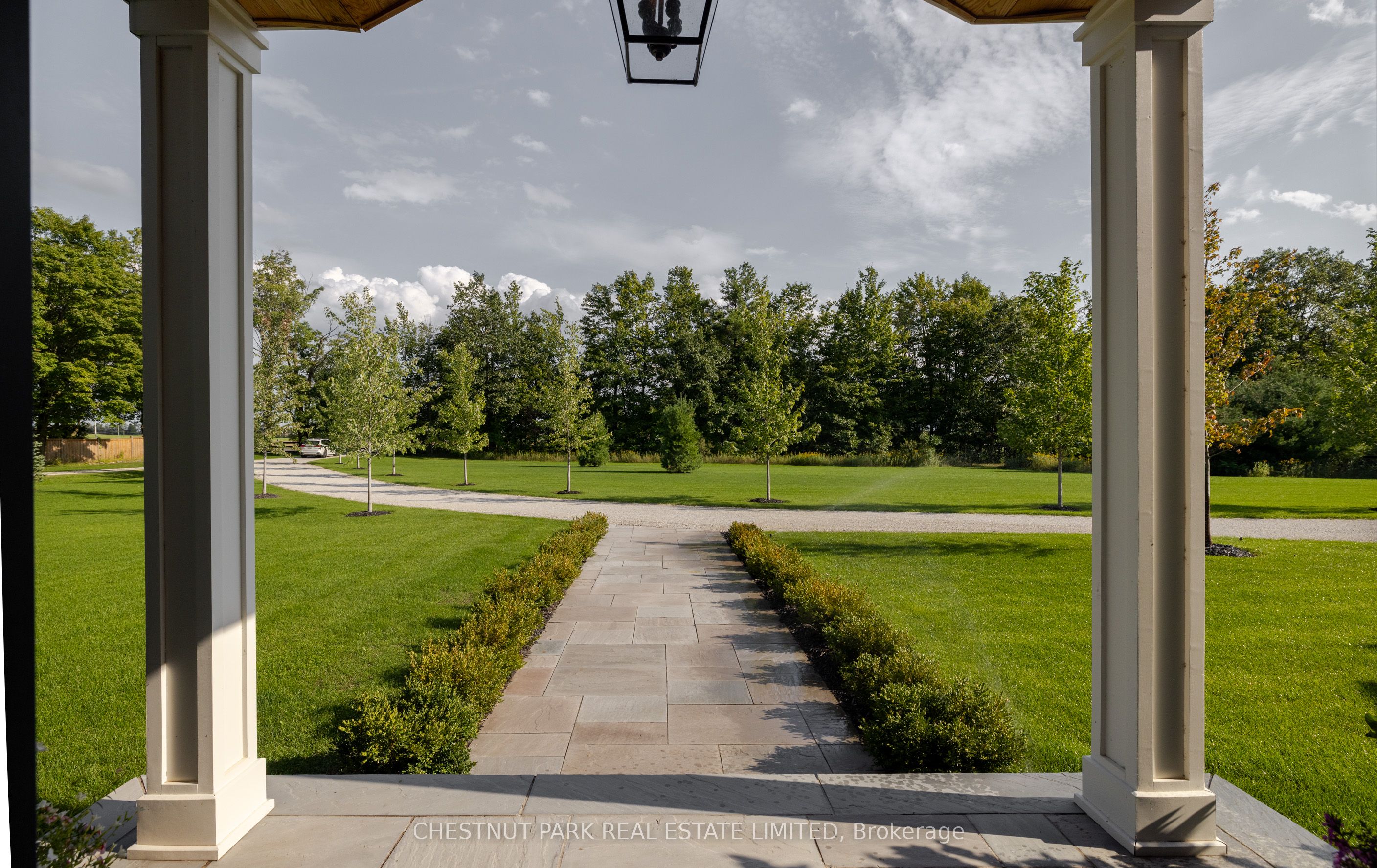 1052 Rainbow Valley Road W, Springwater, ON L0L 2K0 photo 4