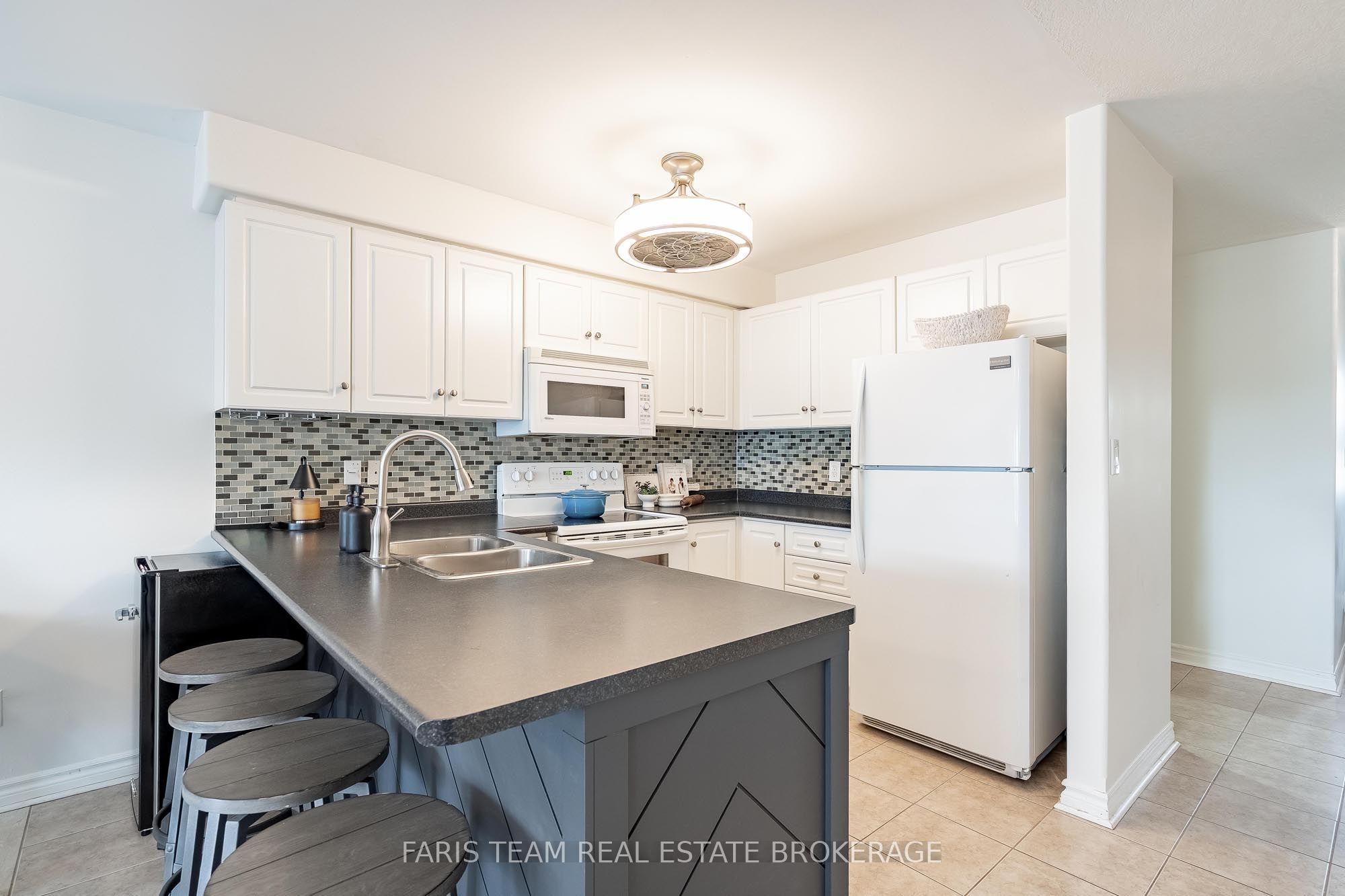 79 Sanford Street, Barrie, ON L4N 3C6 photo 4
