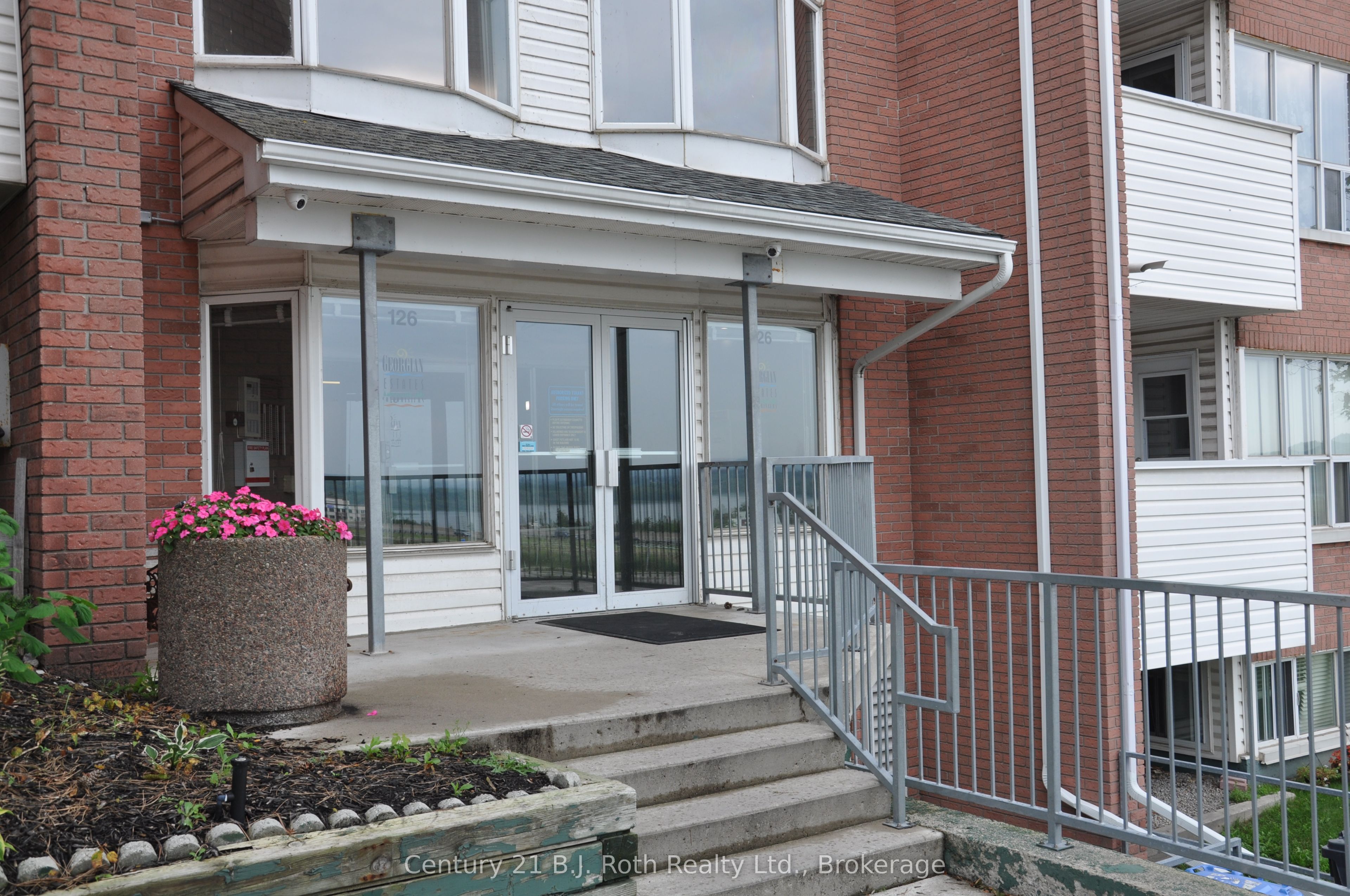 126 Bell Farm Road 416, Barrie, ON L4M 6J3