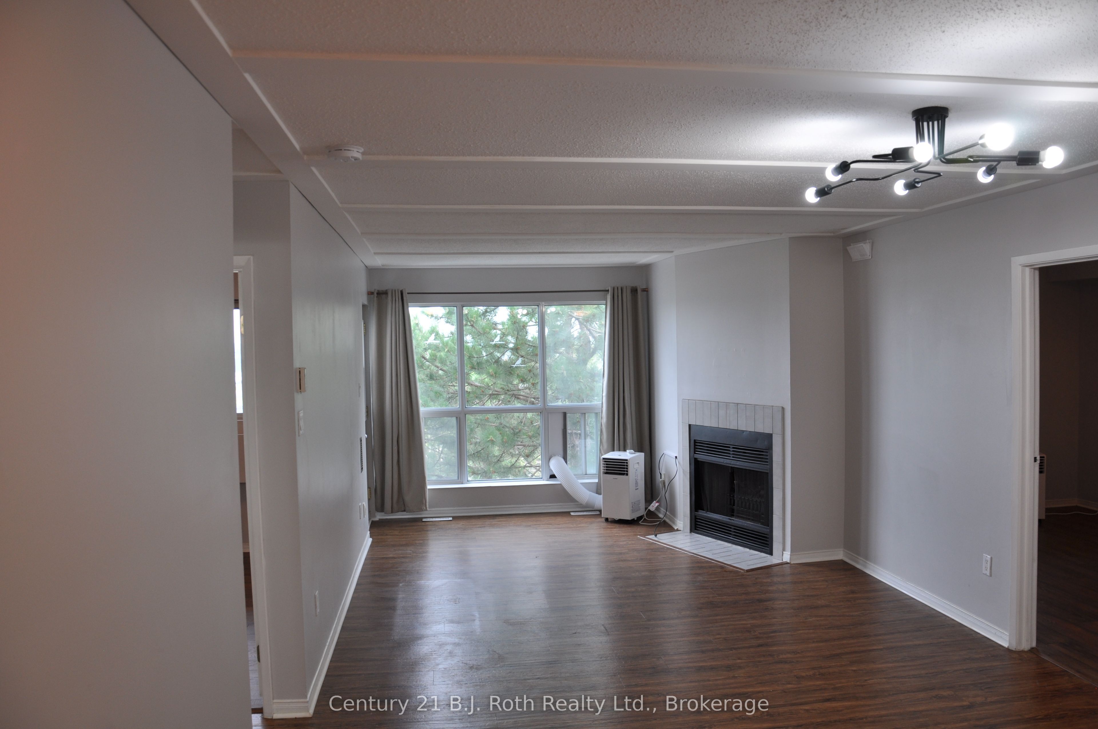 126 Bell Farm Road 416, Barrie, ON L4M 6J3 photo 2