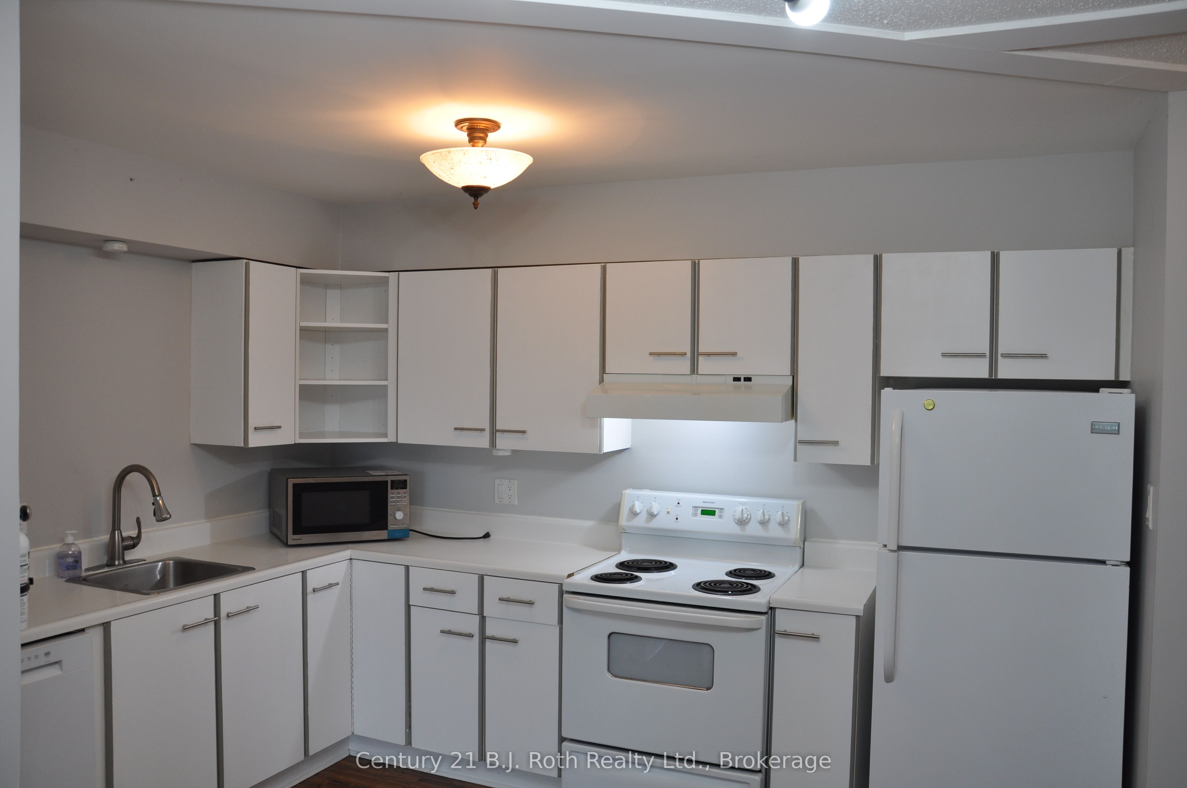 126 Bell Farm Road 416, Barrie, ON L4M 6J3 photo 4