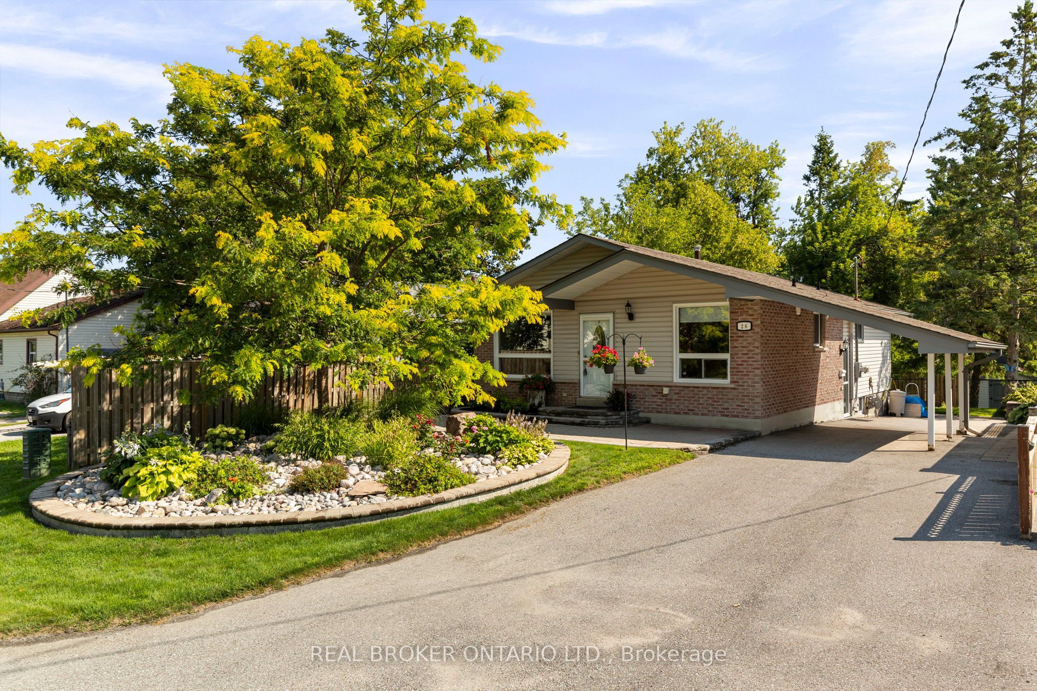 26 Carlton Street, Orillia, ON L3V 6S7 photo 2