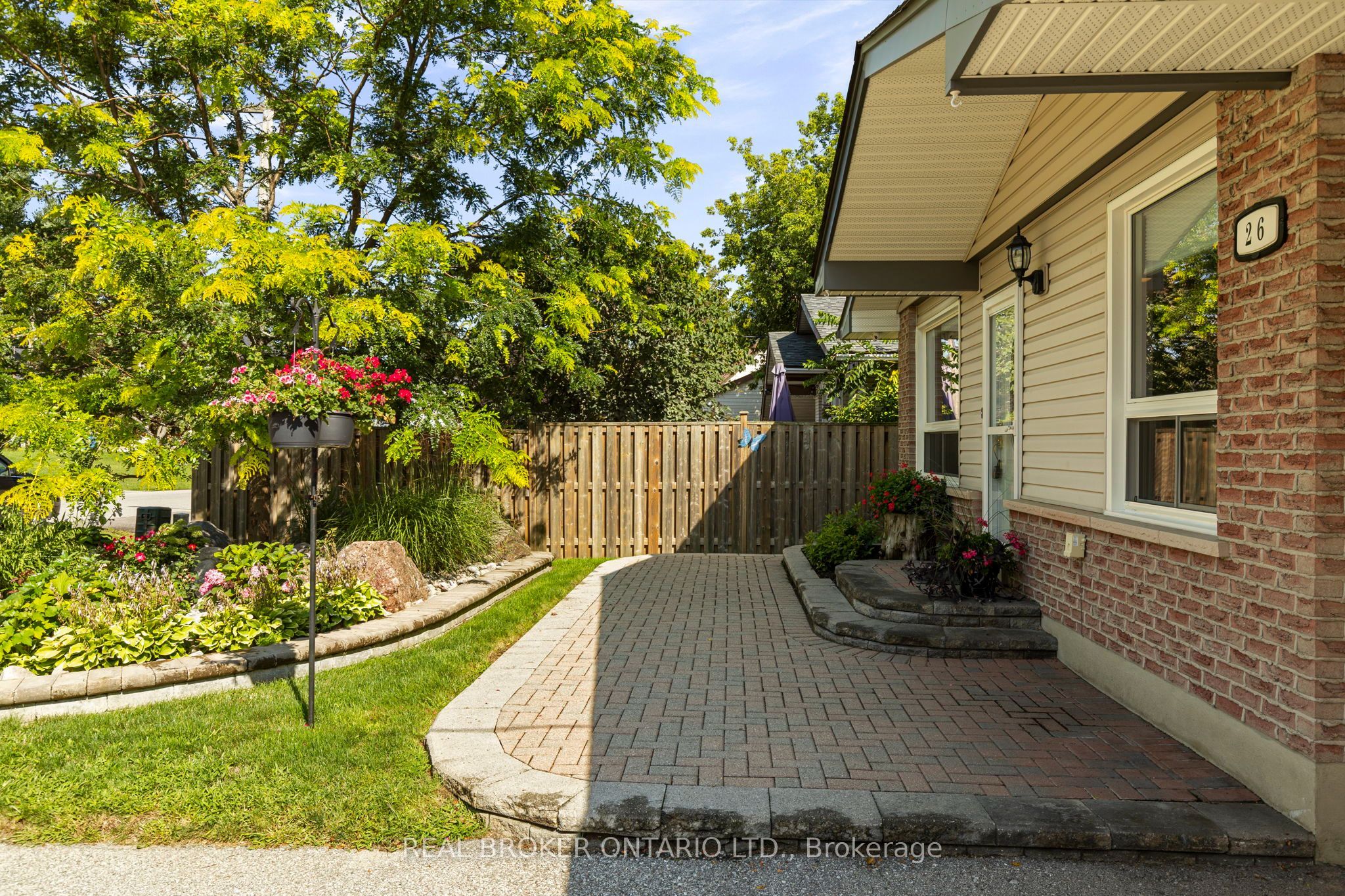 26 Carlton Street, Orillia, ON L3V 6S7 photo 3