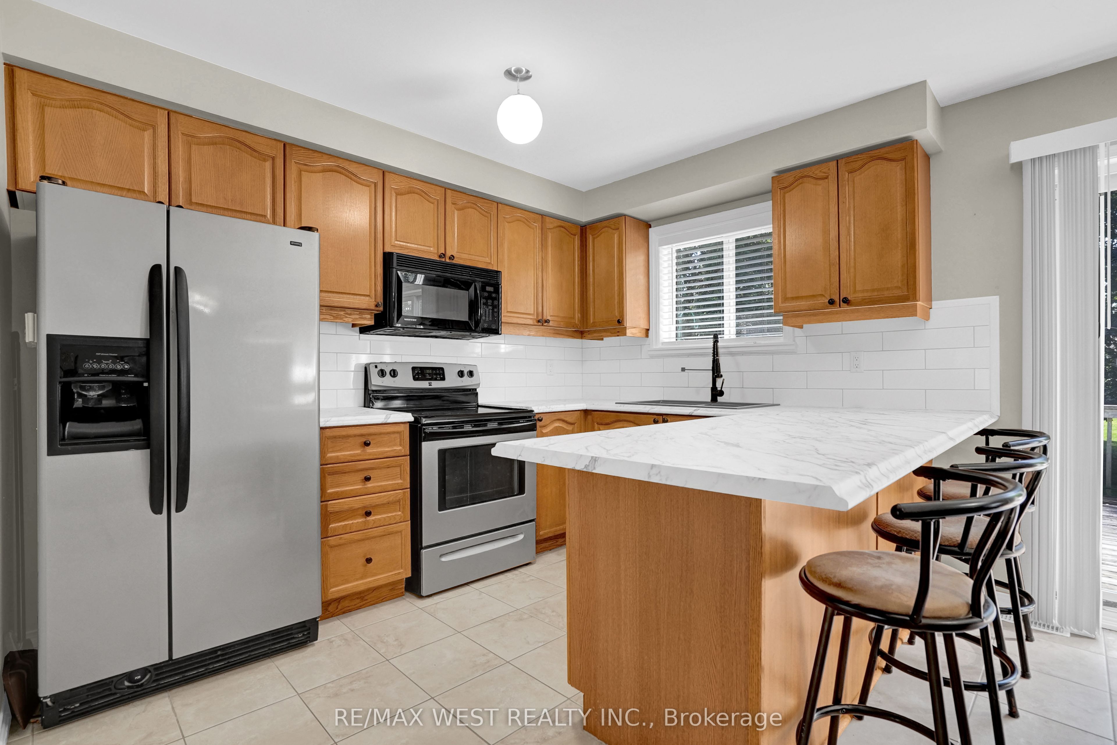 11 Bay Court, Wasaga Beach, ON L9Z 1P7 photo 4