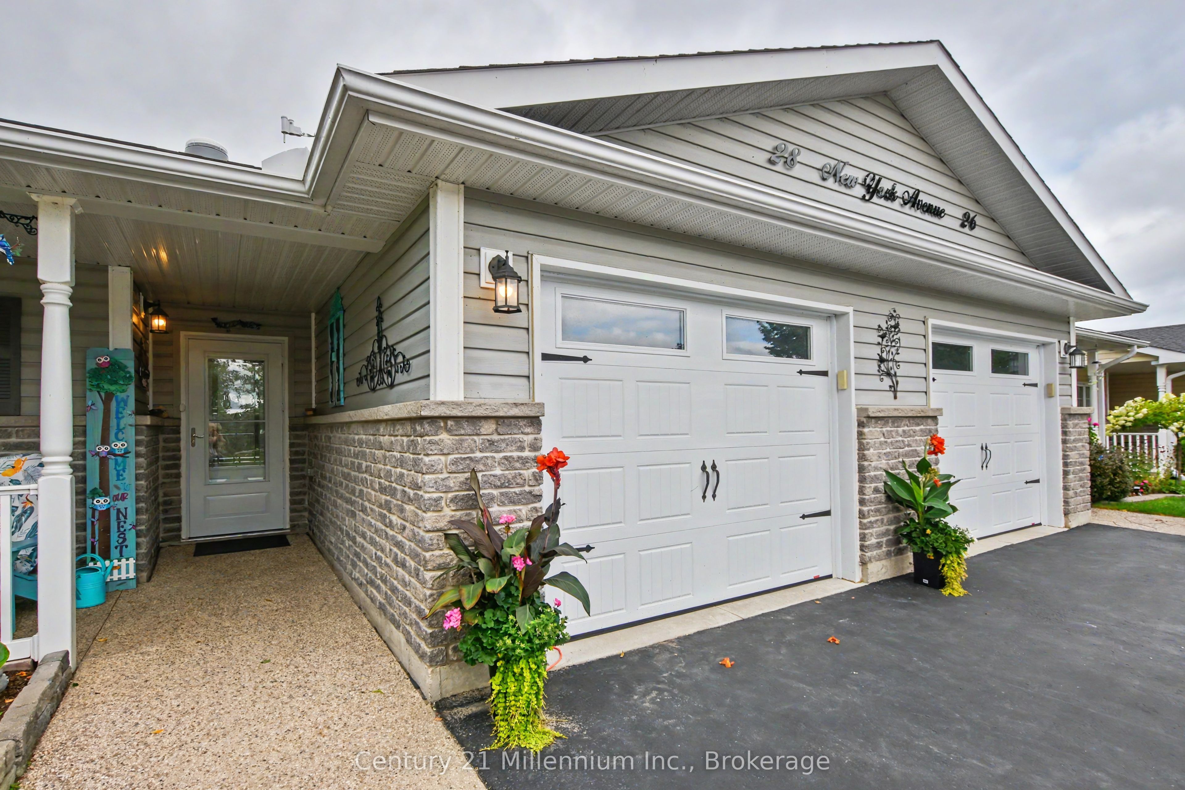 28 New York Avenue, Wasaga Beach, ON L9Z 3A8 photo 2