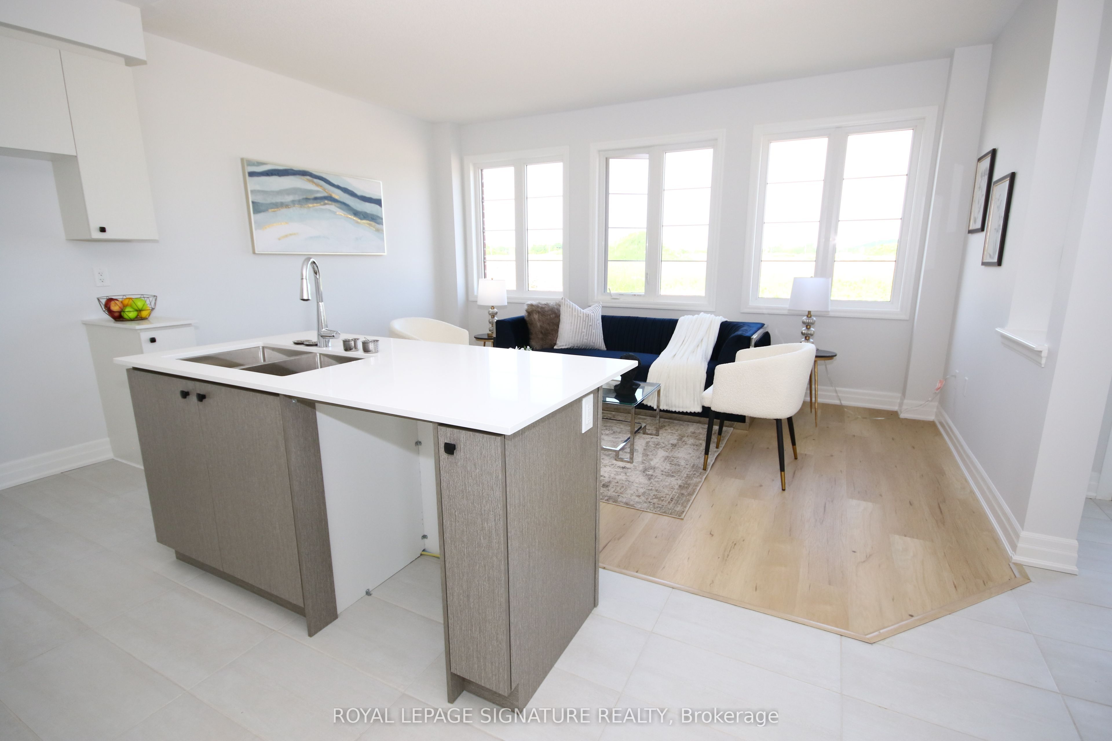 131 Union Boulevard, Wasaga Beach, ON L6Z 0P1 photo 2
