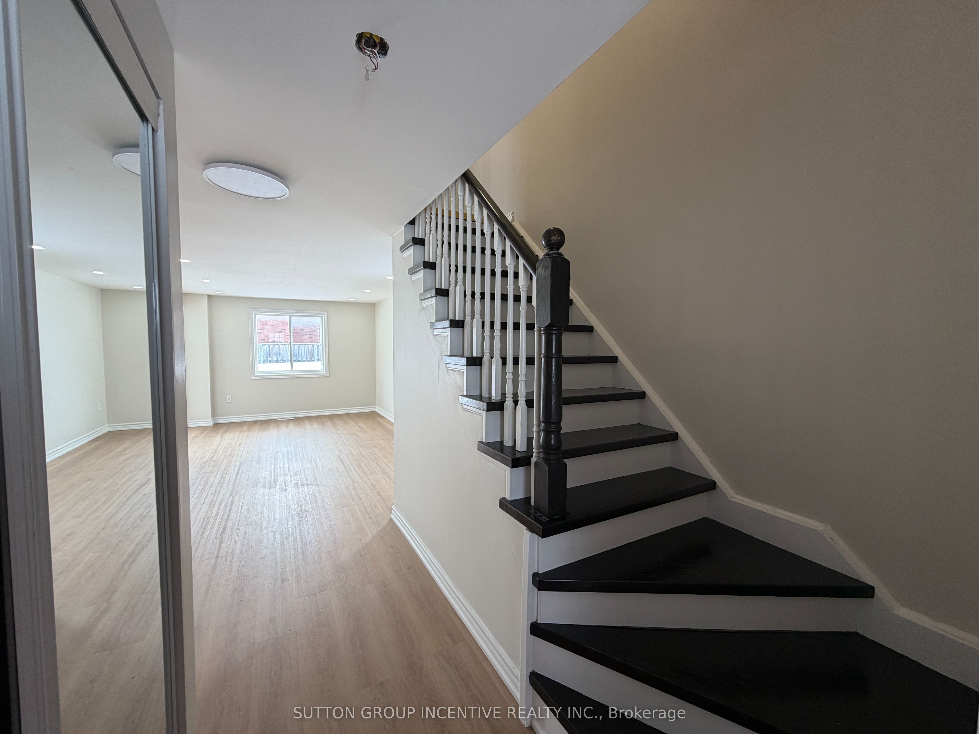 15 Timothy Lane, Barrie, ON L4N 9Z6 photo 2