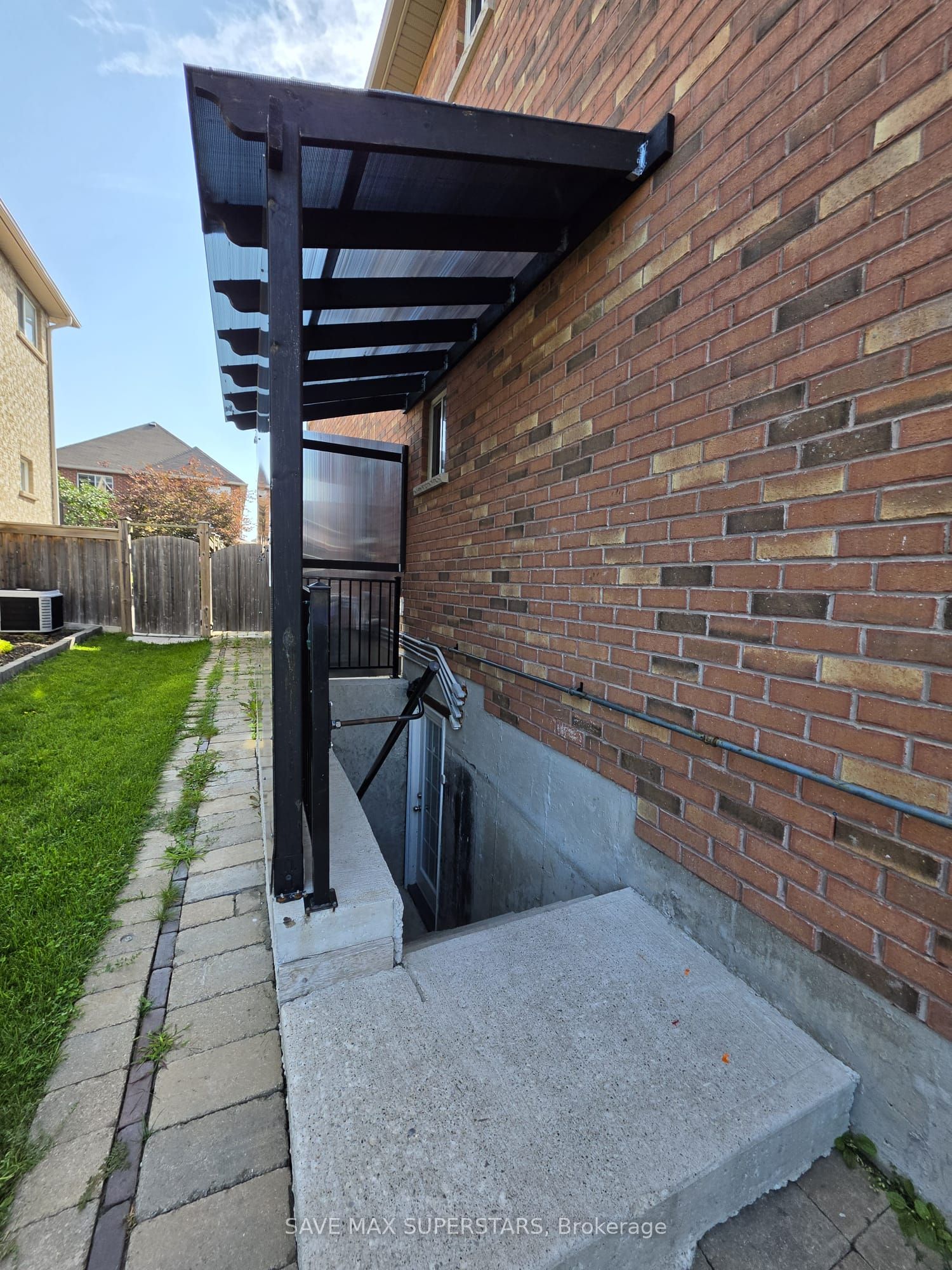 133 The Queensway Way Lower, Barrie, ON L4M 0B4