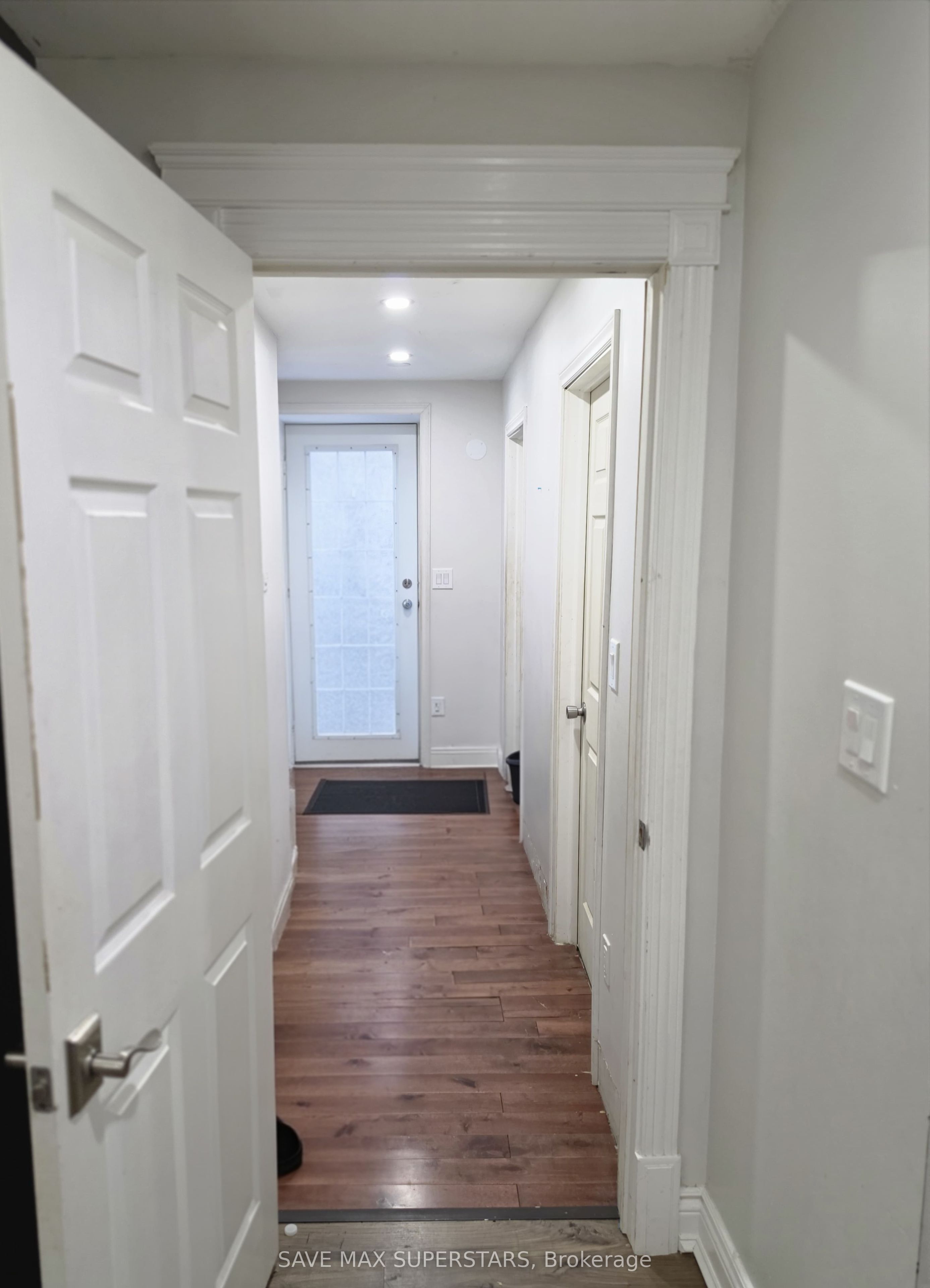 133 The Queensway Way Lower, Barrie, ON L4M 0B4 photo 2