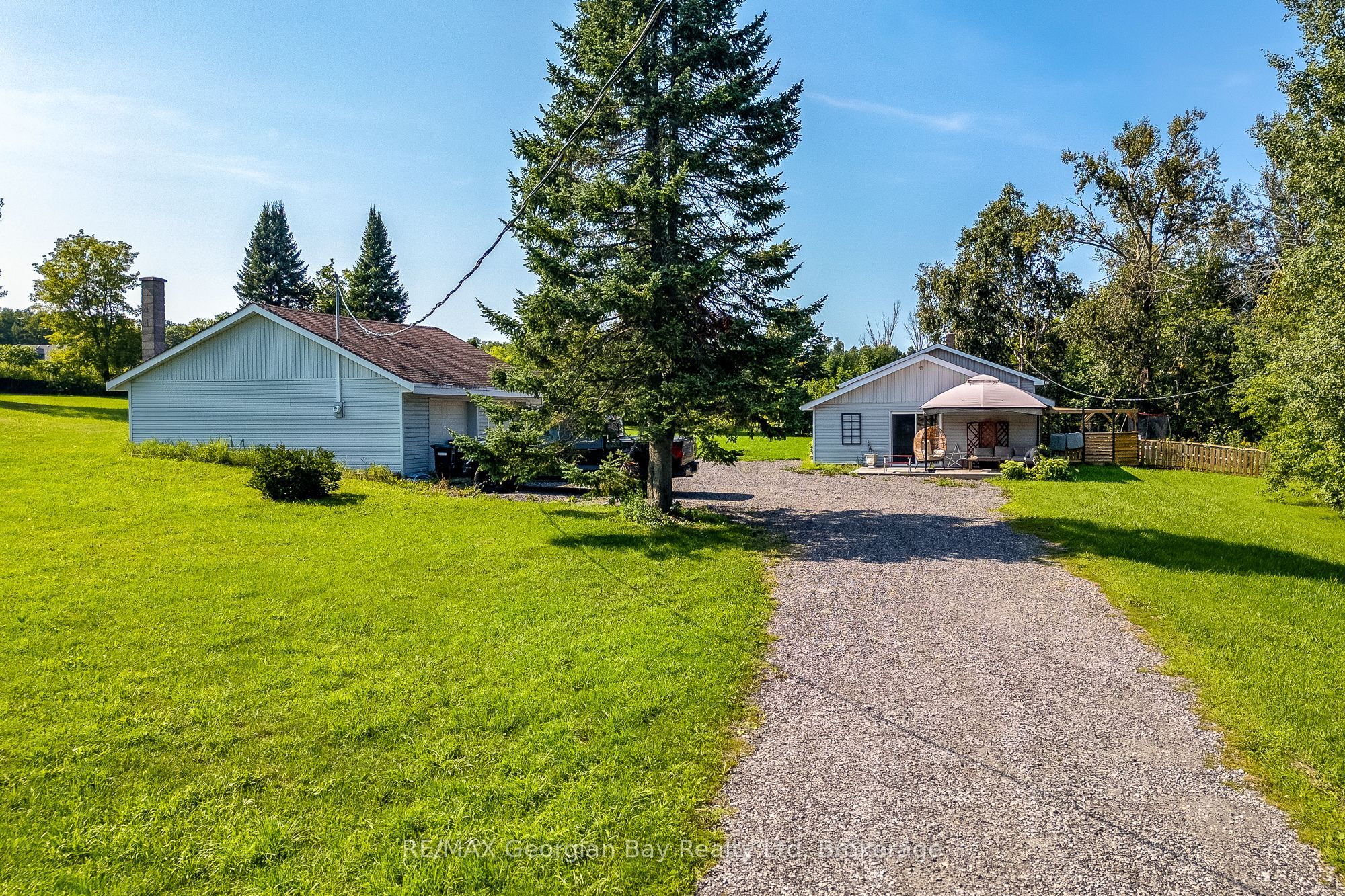 1046 Henry Street, Tay, ON L0L 1P0 photo 2
