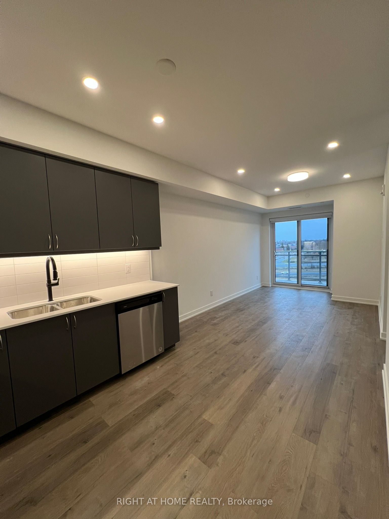 56 Lakeside Terrace 1211, Barrie, ON L4M 7B9 photo 3