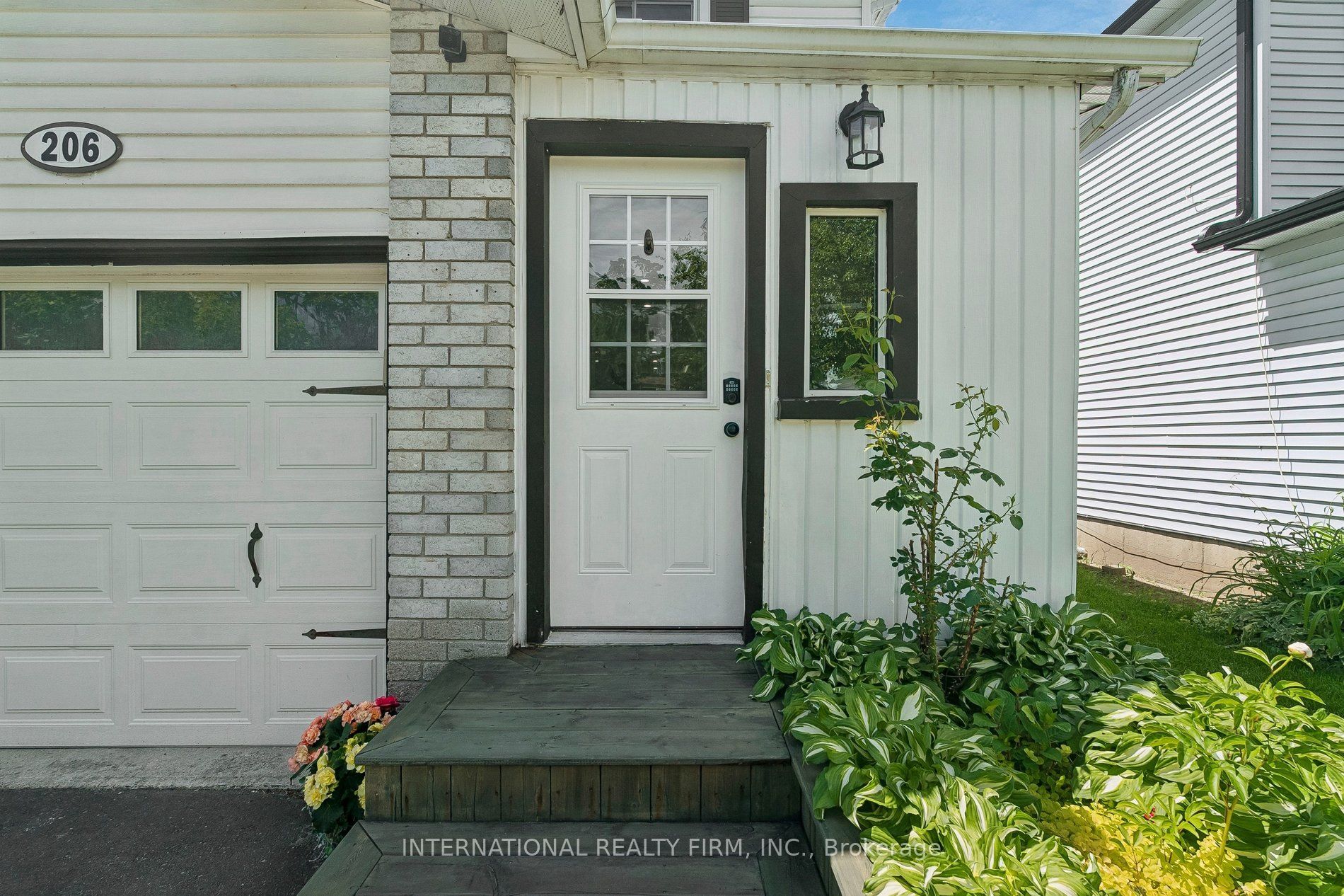206 Hickling Trail, Barrie, ON L4M 5W4 photo 2