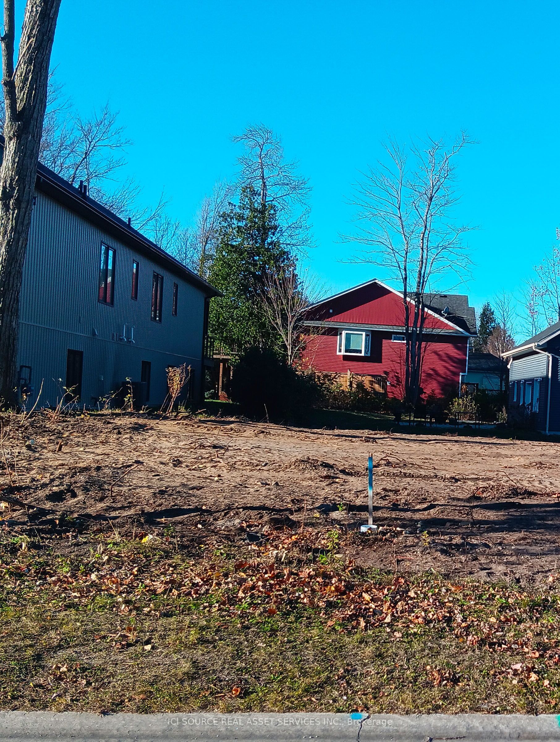 132 58th Street S Part 2, Wasaga Beach, ON L9Z 2Z1 photo 2