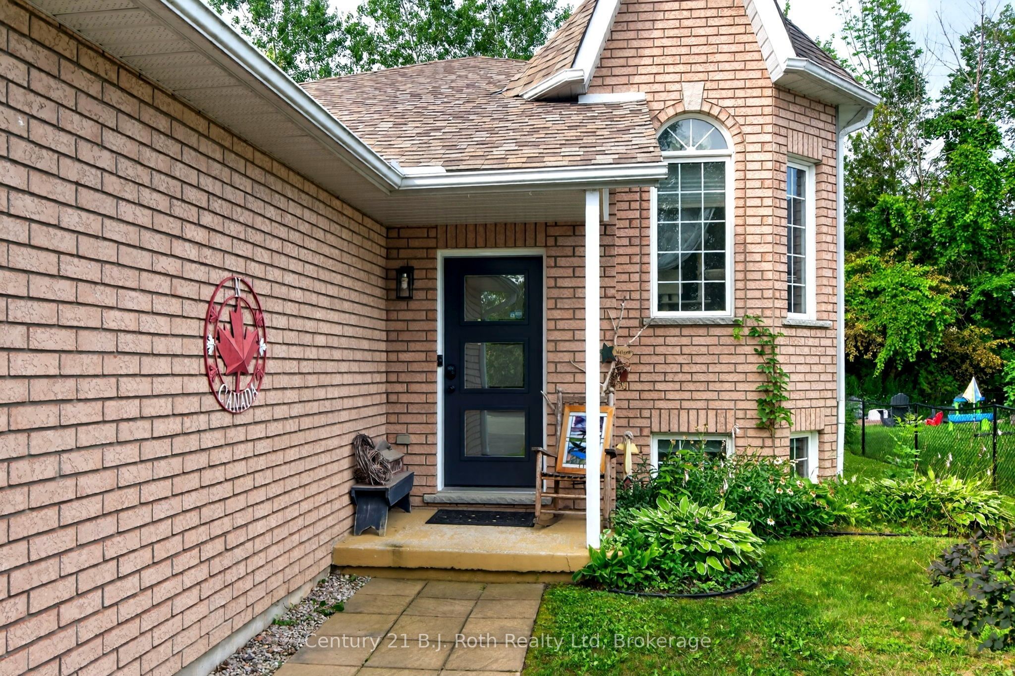 7 Georgias Walk, Tay, ON L0K 2A0 photo 2