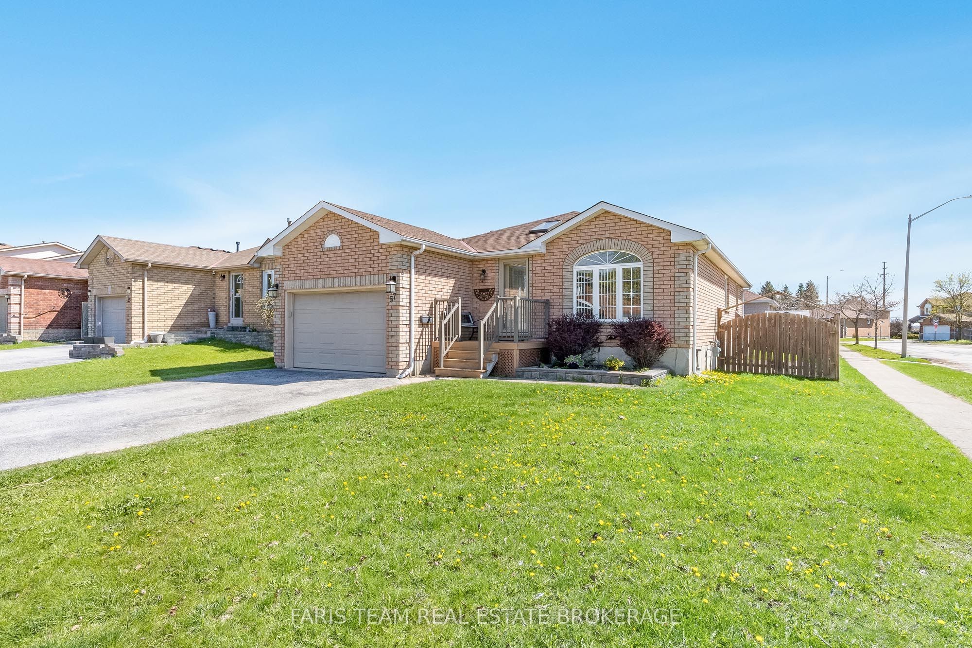 57 Wessenger Drive, Barrie, ON L4N 8P8 photo 3