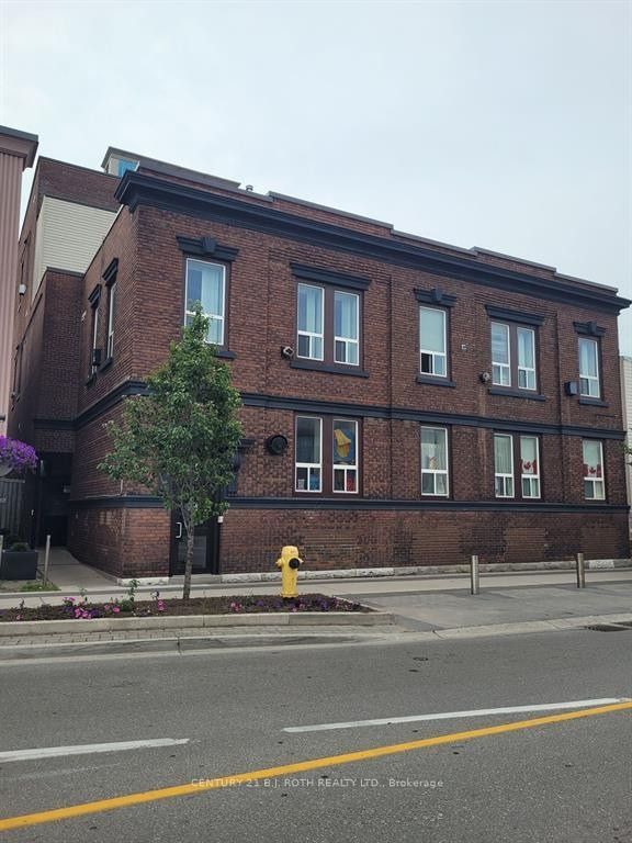 19 Dunlop Street W 302, Barrie, ON L4N 1A1