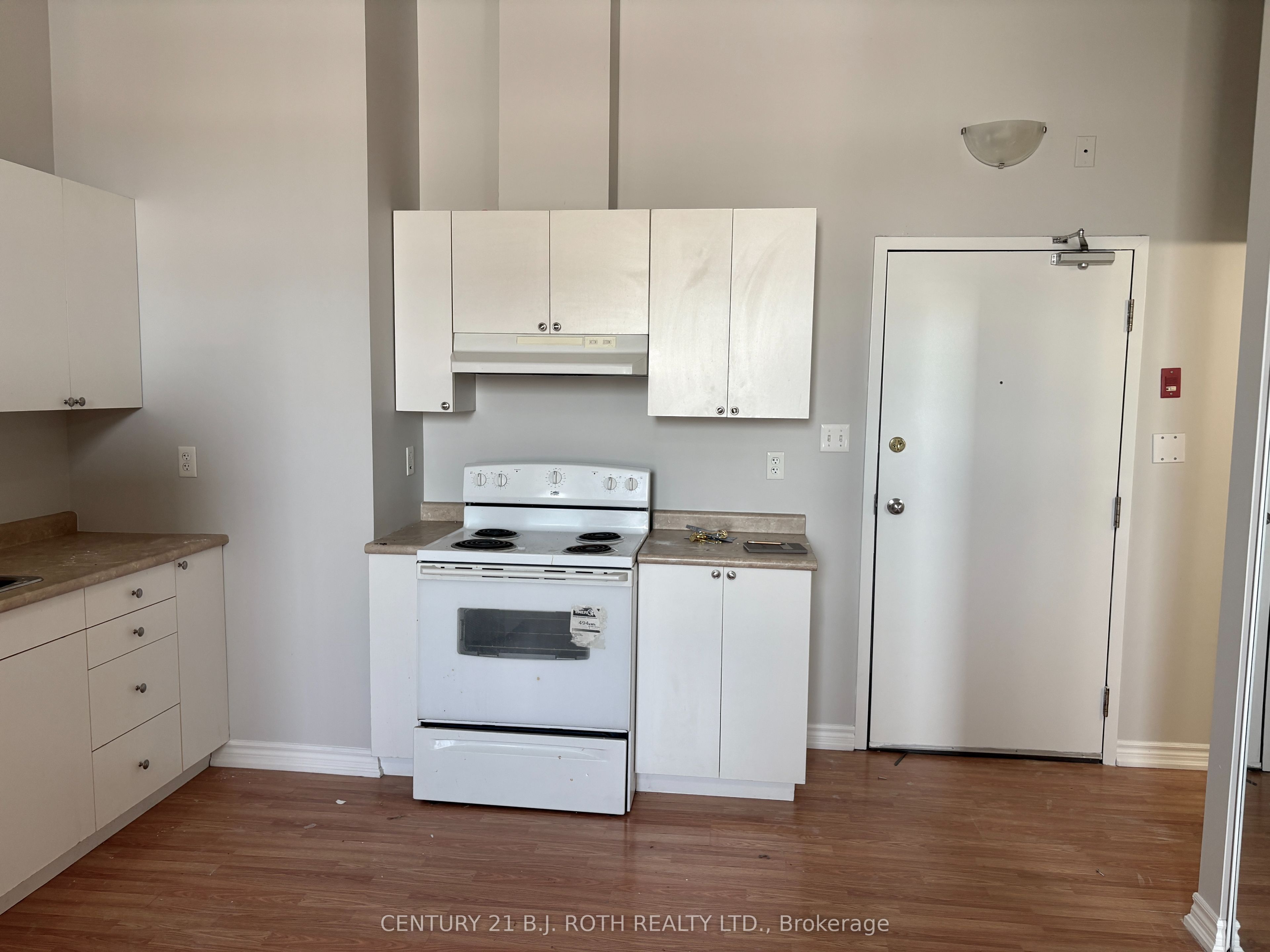 19 Dunlop Street W 302, Barrie, ON L4N 1A1 photo 3