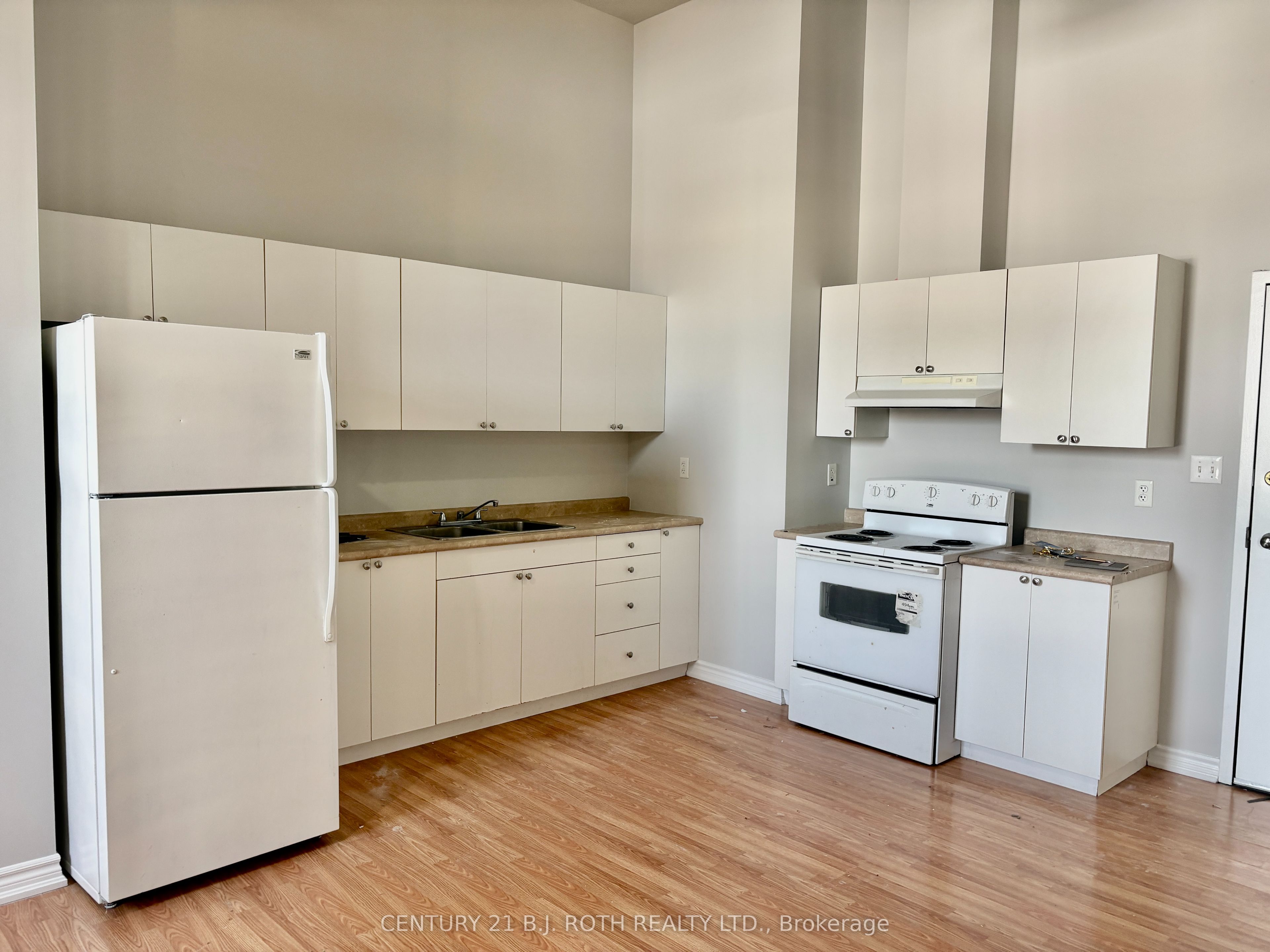 19 Dunlop Street W 302, Barrie, ON L4N 1A1 photo 4