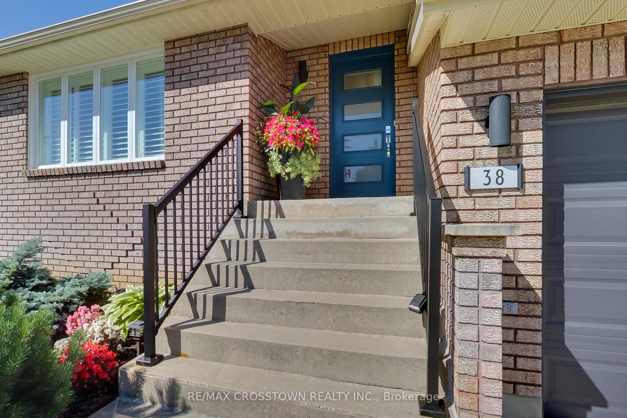 38 Innisbrook Drive, Wasaga Beach, ON L9Z 1G2 photo 3