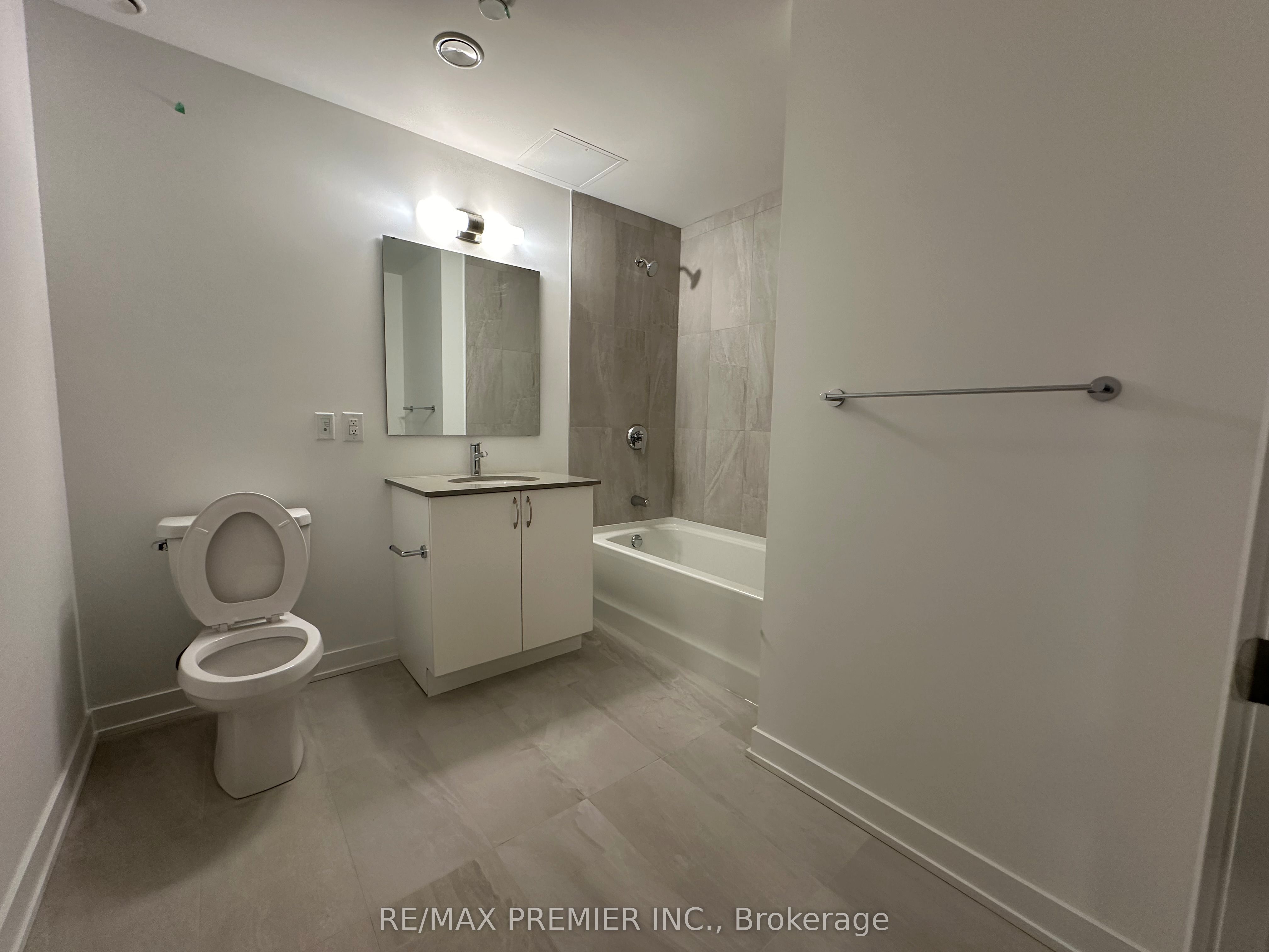 56 Lakeside Terrace 207, Barrie, ON L4M 7B9 photo 2