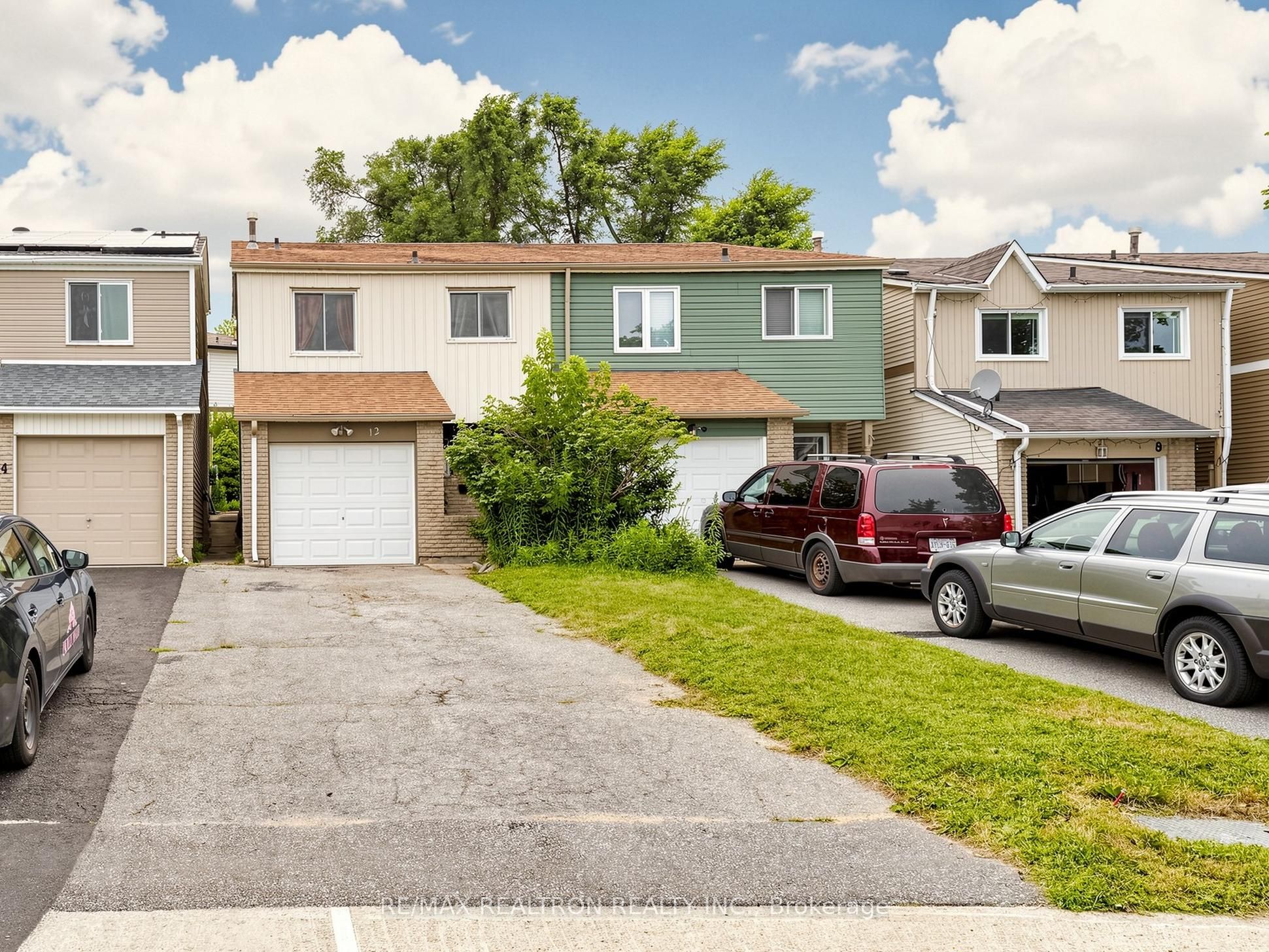 12 Robin Court, Barrie, ON L4M 5M1