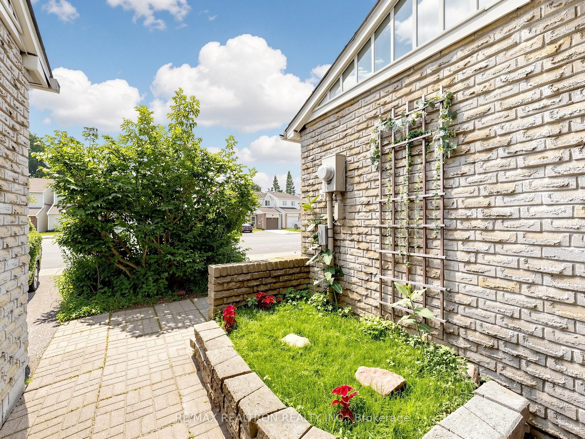 12 Robin Court, Barrie, ON L4M 5M1 photo 3
