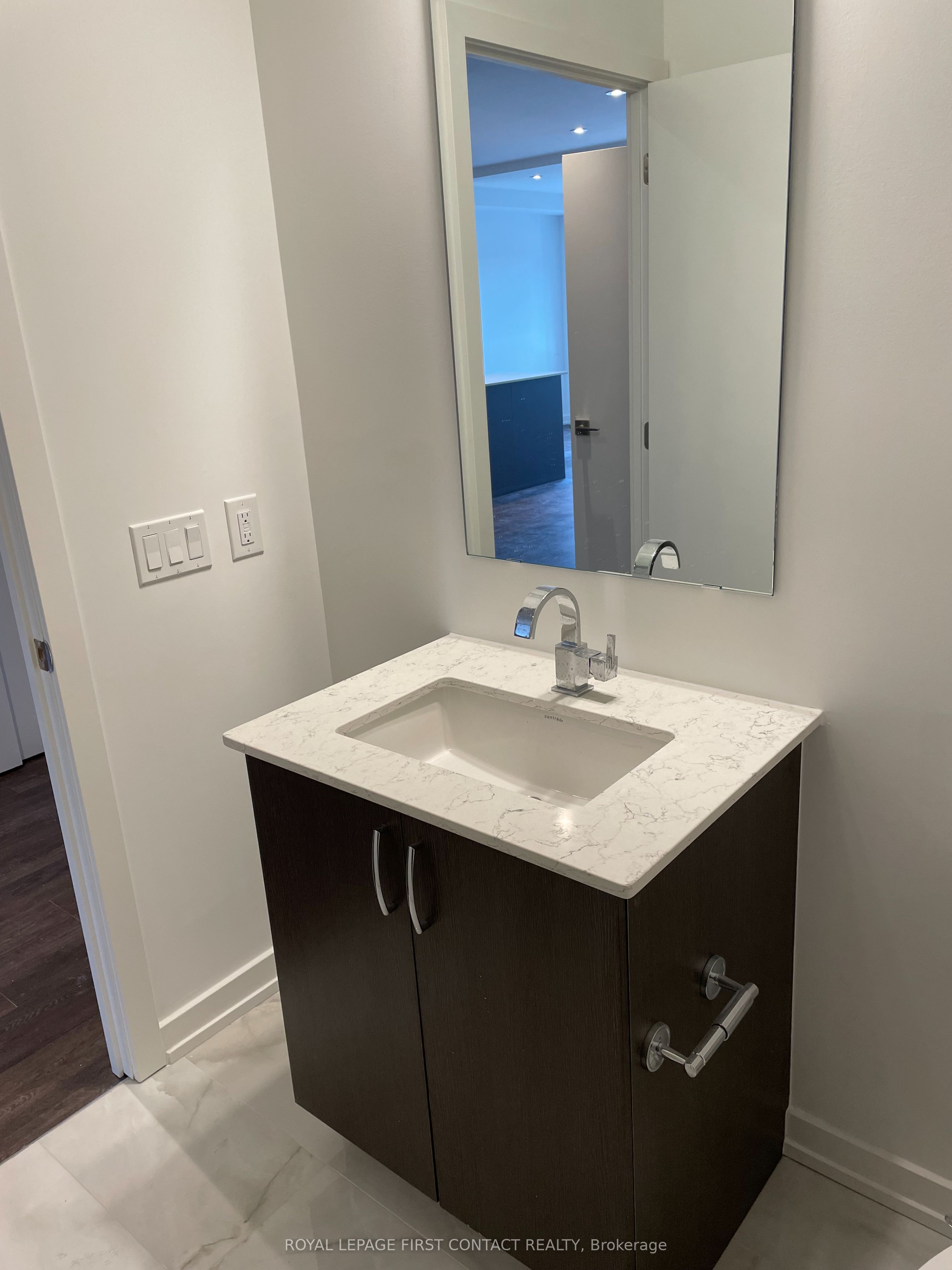 430 Essa Road 304, Barrie, ON L9J 0M1 photo 4