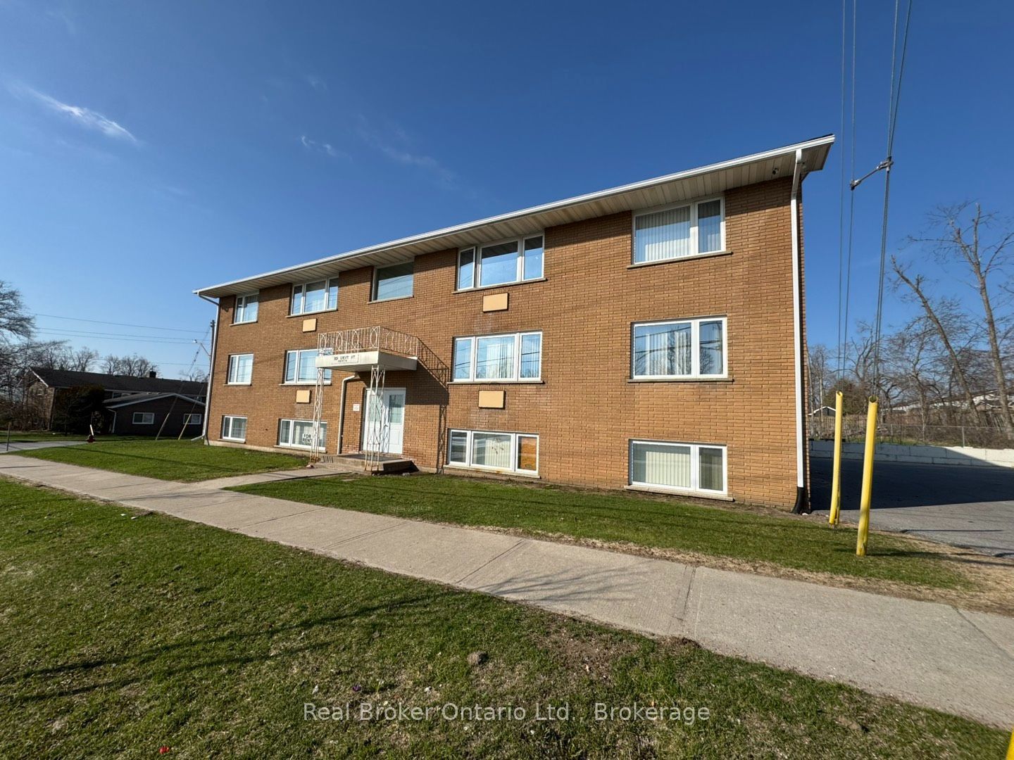 301 West Street N 7, Orillia, ON L3V 5E1