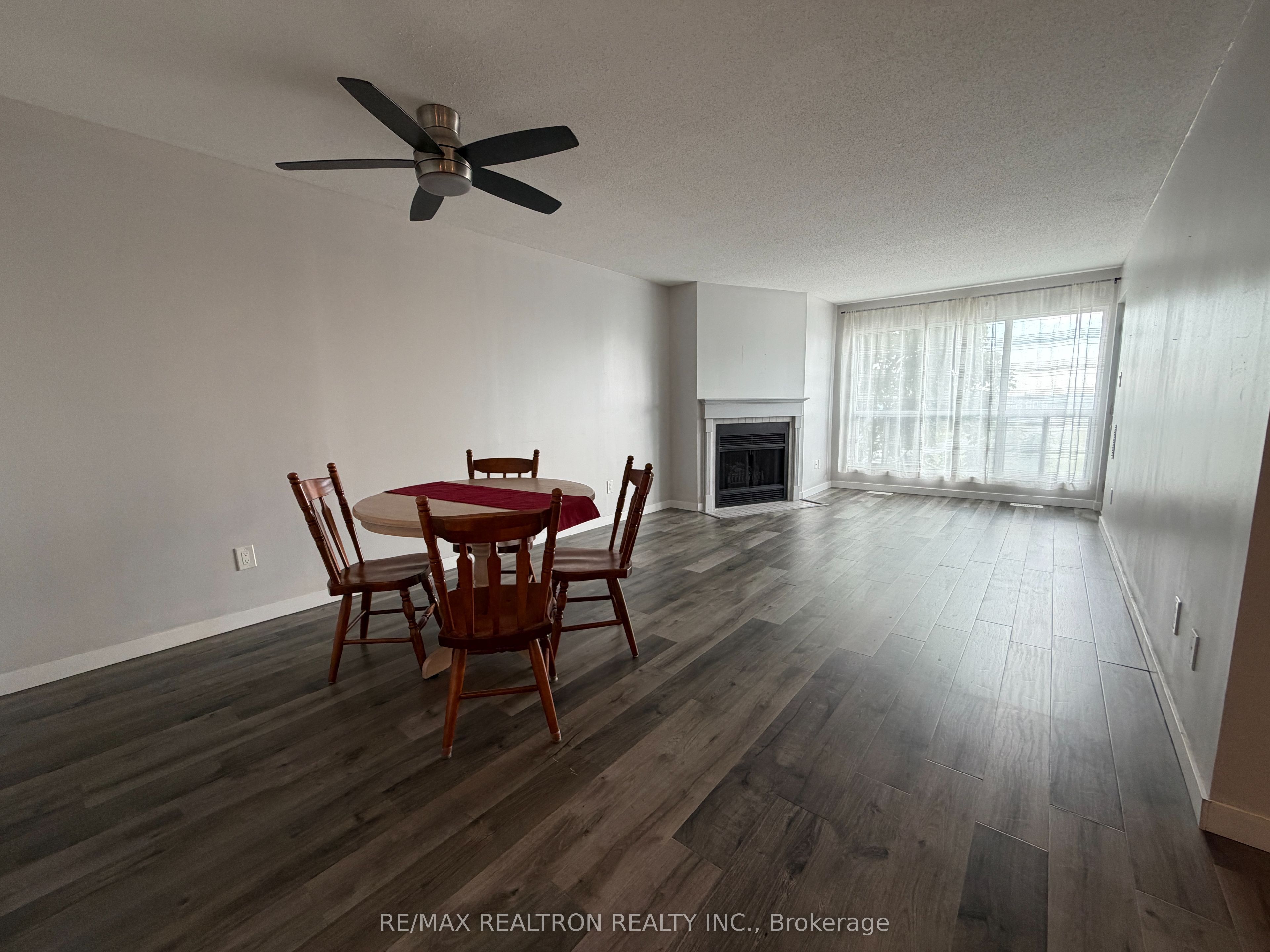 126 Bell Farm Road 303, Barrie, ON L4M 6J3 photo 3