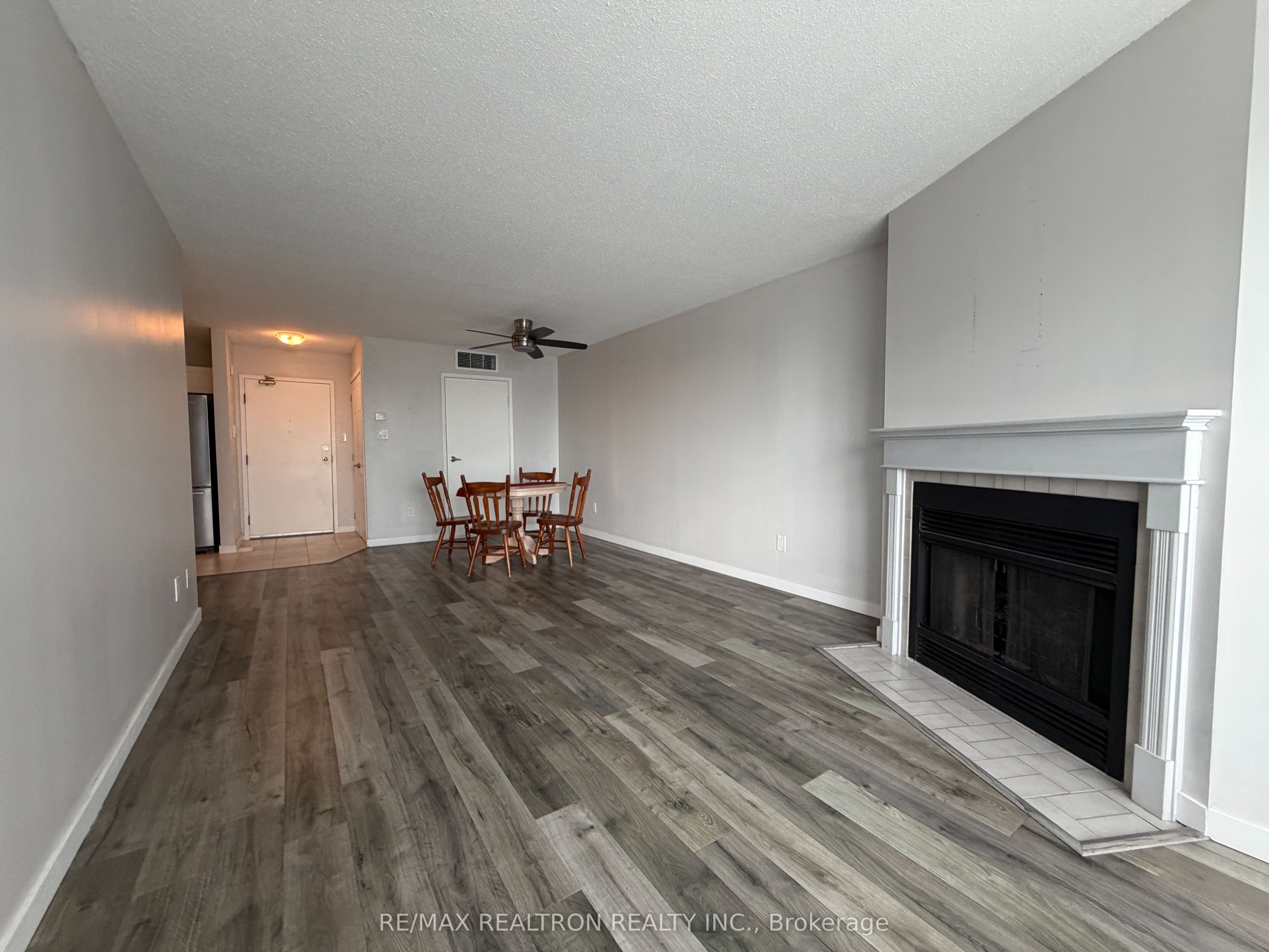 126 Bell Farm Road 303, Barrie, ON L4M 6J3 photo 5