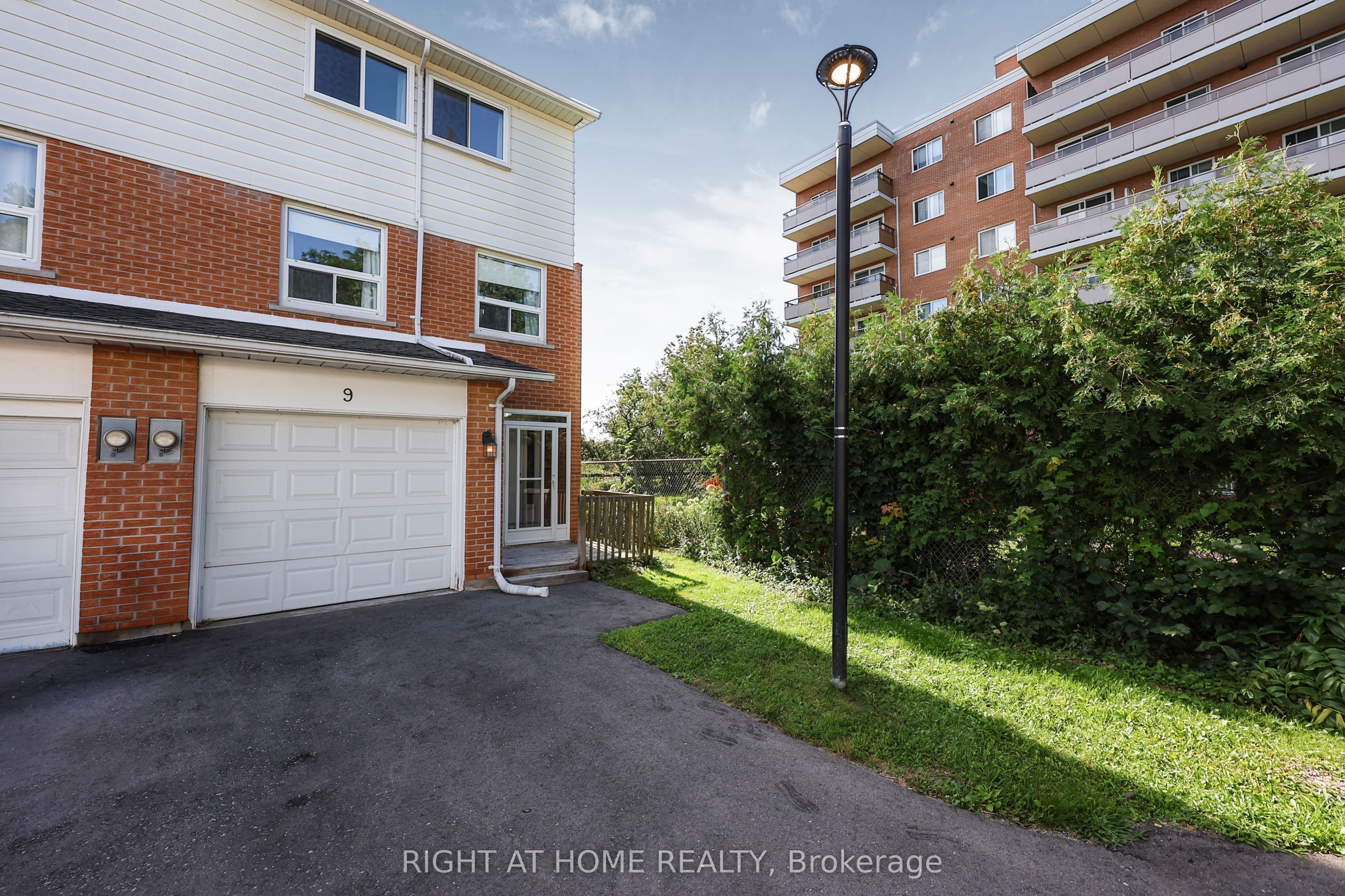 237 Steel Street 9, Barrie, ON L4M 2H1 photo 2