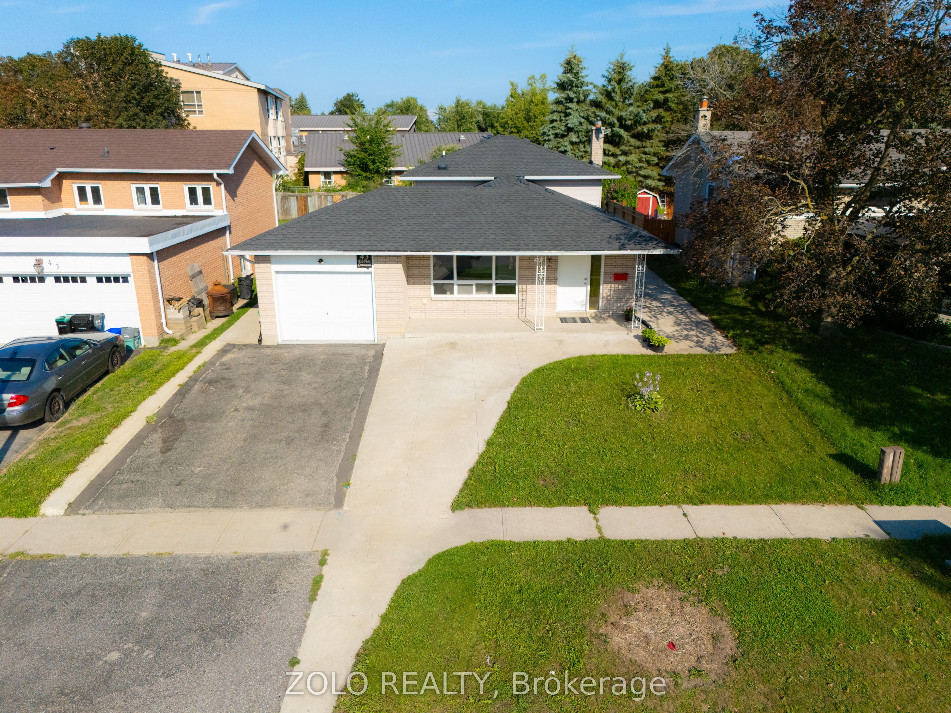 43 Davies Crescent, Barrie, ON L4M 2M4
