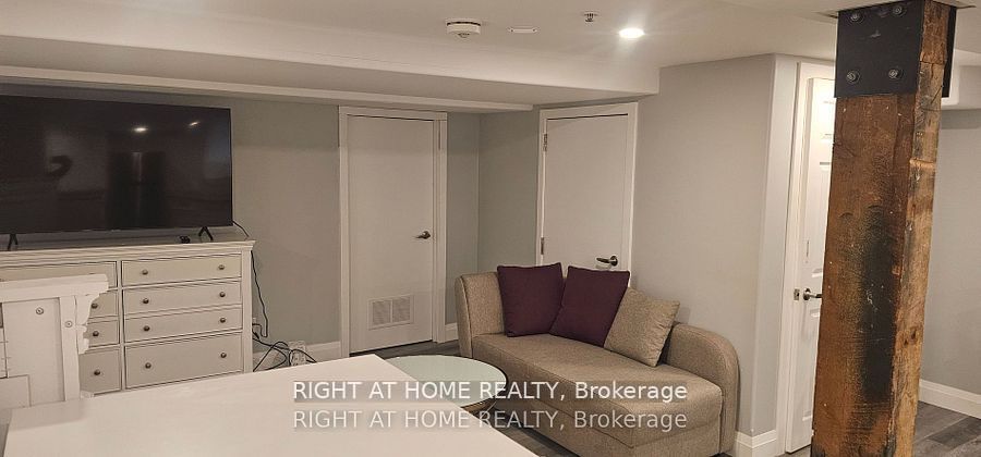 21 Thomson Street Bsmt, Barrie, ON L4N 1X4 photo 2