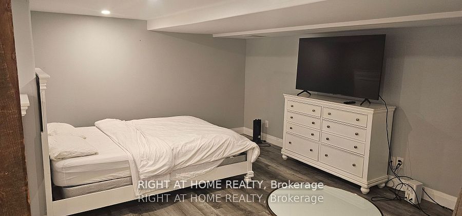 21 Thomson Street Bsmt, Barrie, ON L4N 1X4 photo 4