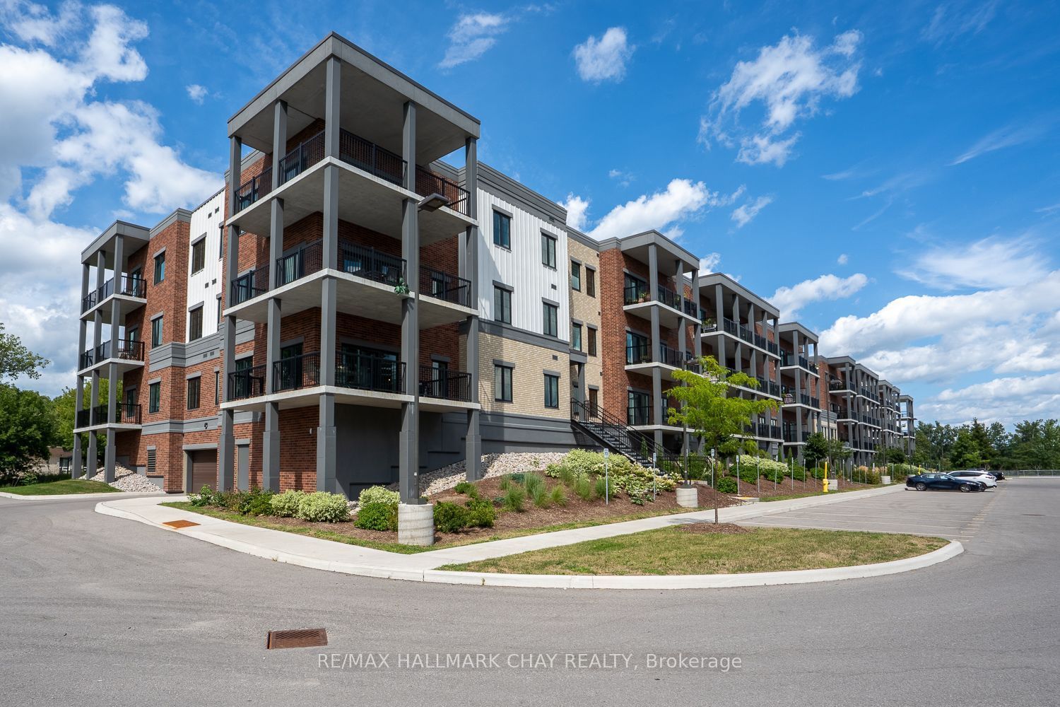 121 Mary Street 203, Clearview, ON L0M 1G0 photo 2