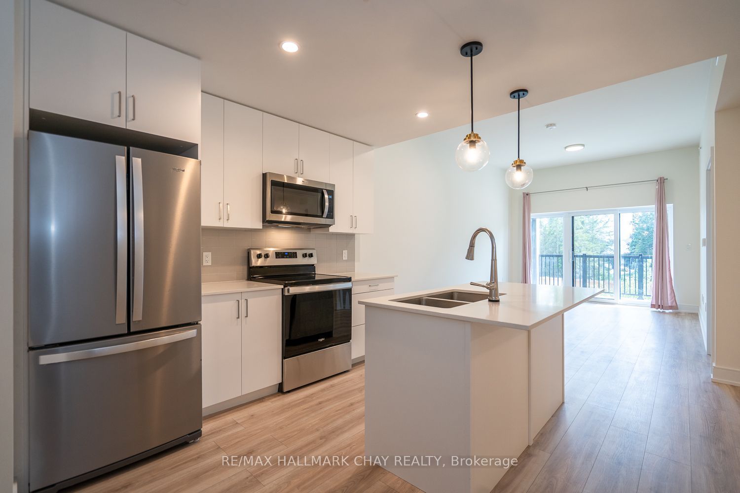 121 Mary Street 203, Clearview, ON L0M 1G0 photo 3
