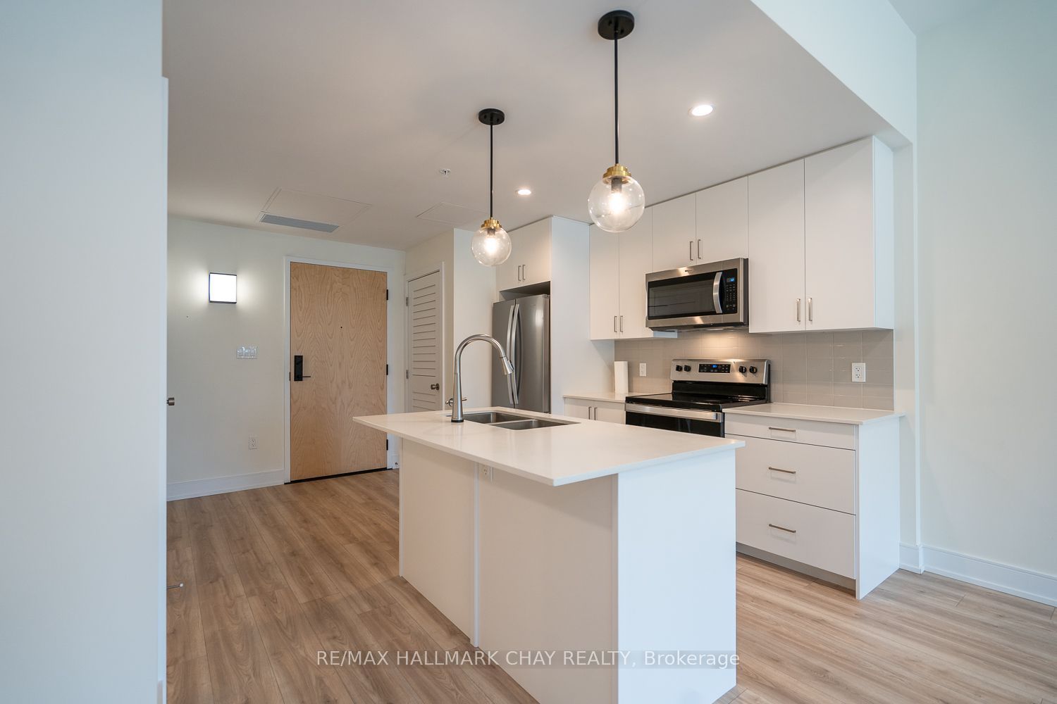 121 Mary Street 203, Clearview, ON L0M 1G0 photo 4