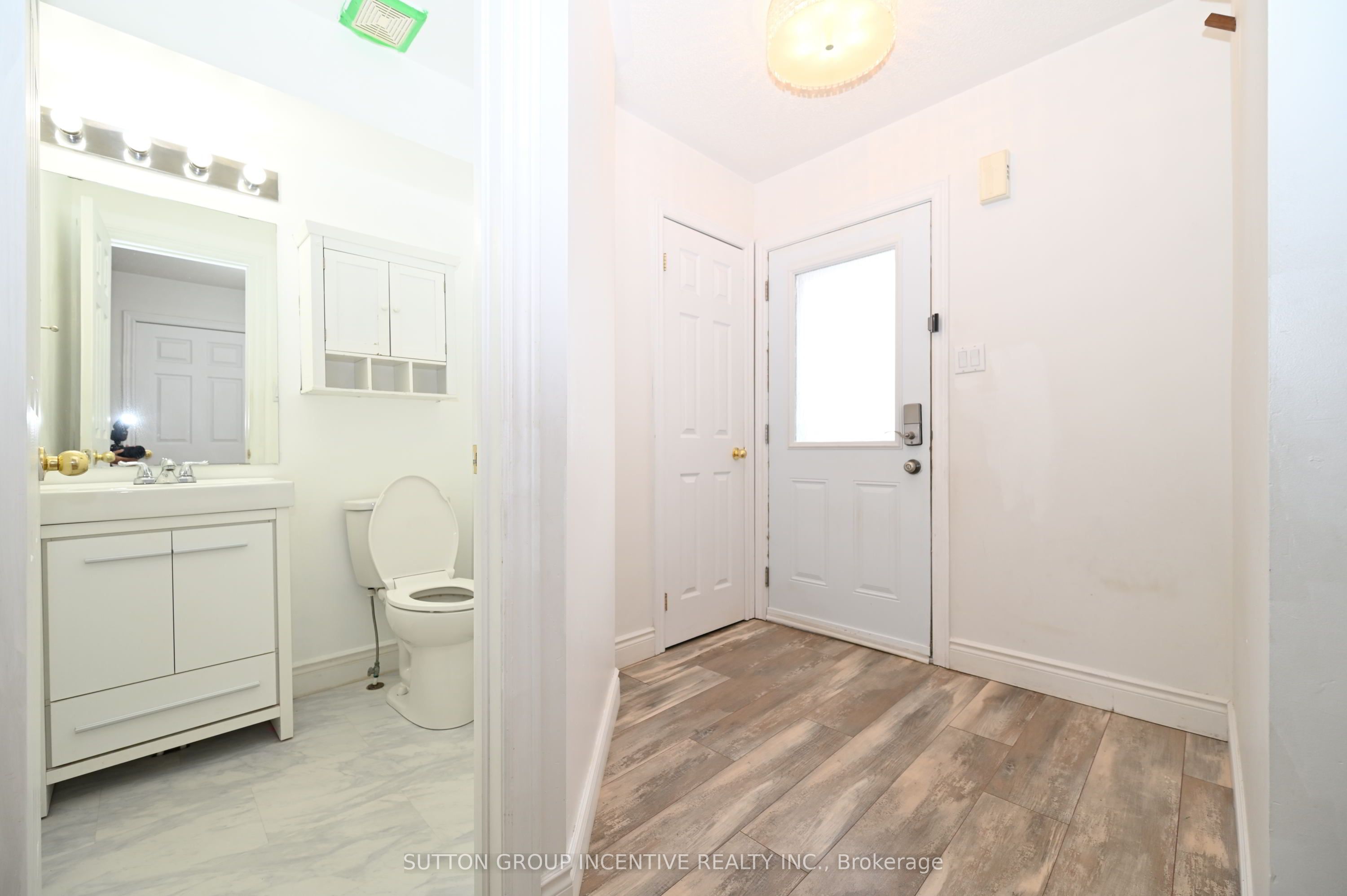 233 Stanley Street, Barrie, ON L4M 6X9 photo 2
