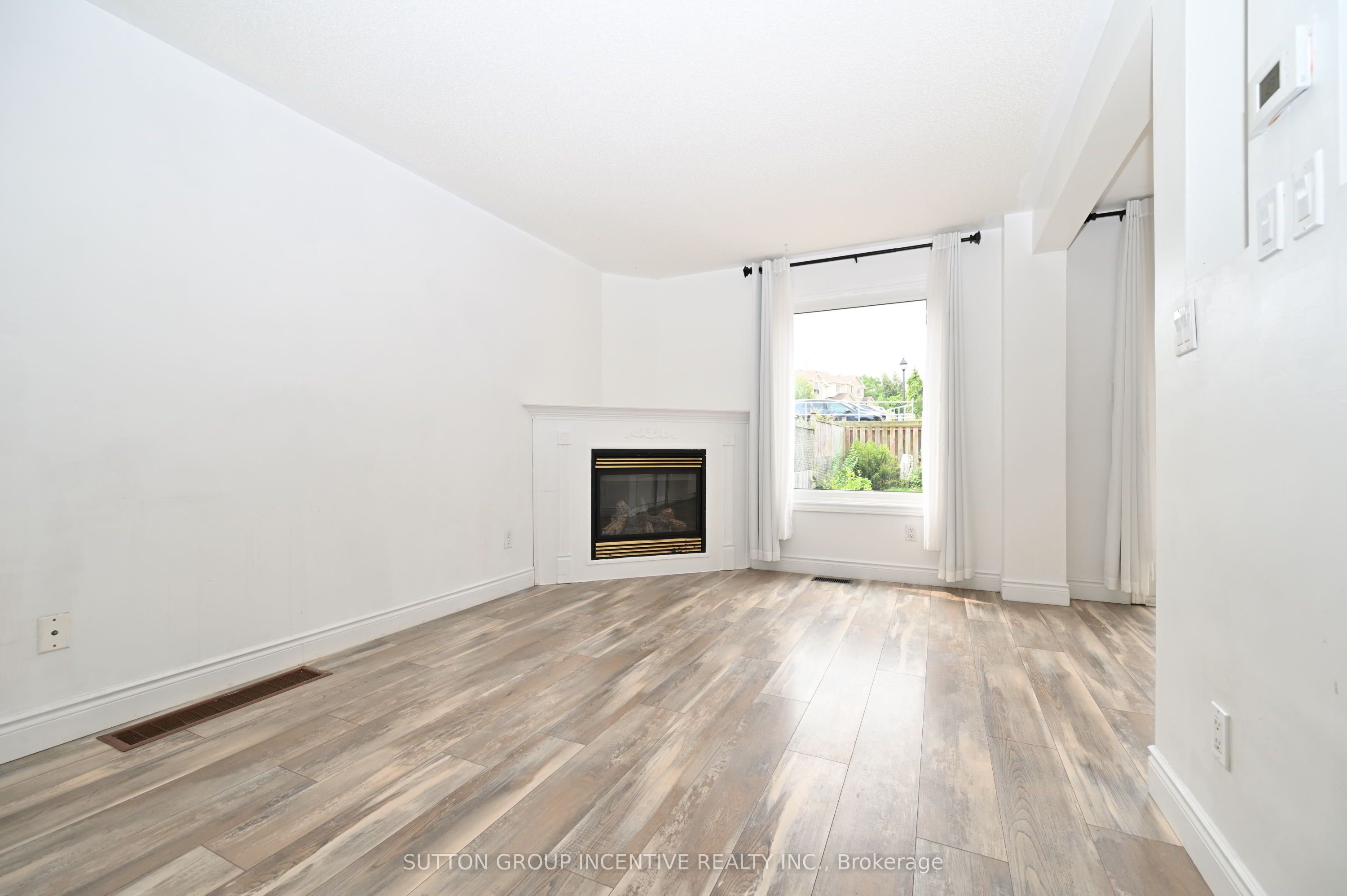 233 Stanley Street, Barrie, ON L4M 6X9 photo 3