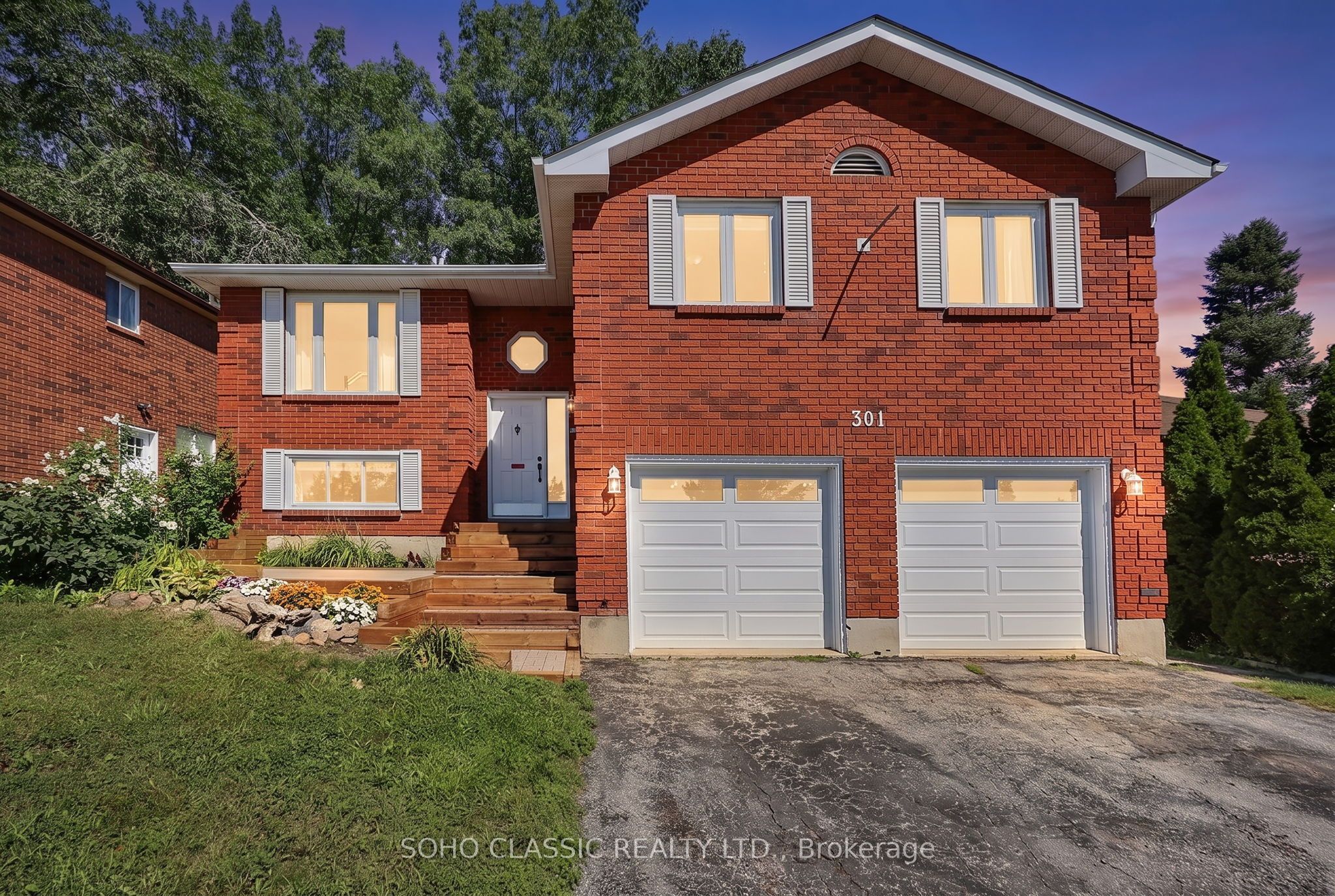 301 Leacock Drive, Barrie, ON L4N 6J8