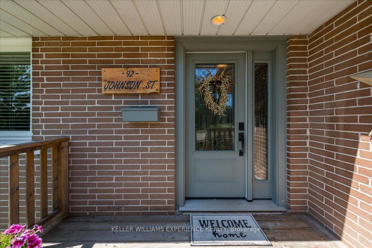 92 Johnson Street, Barrie, ON L4M 4R3 photo 2
