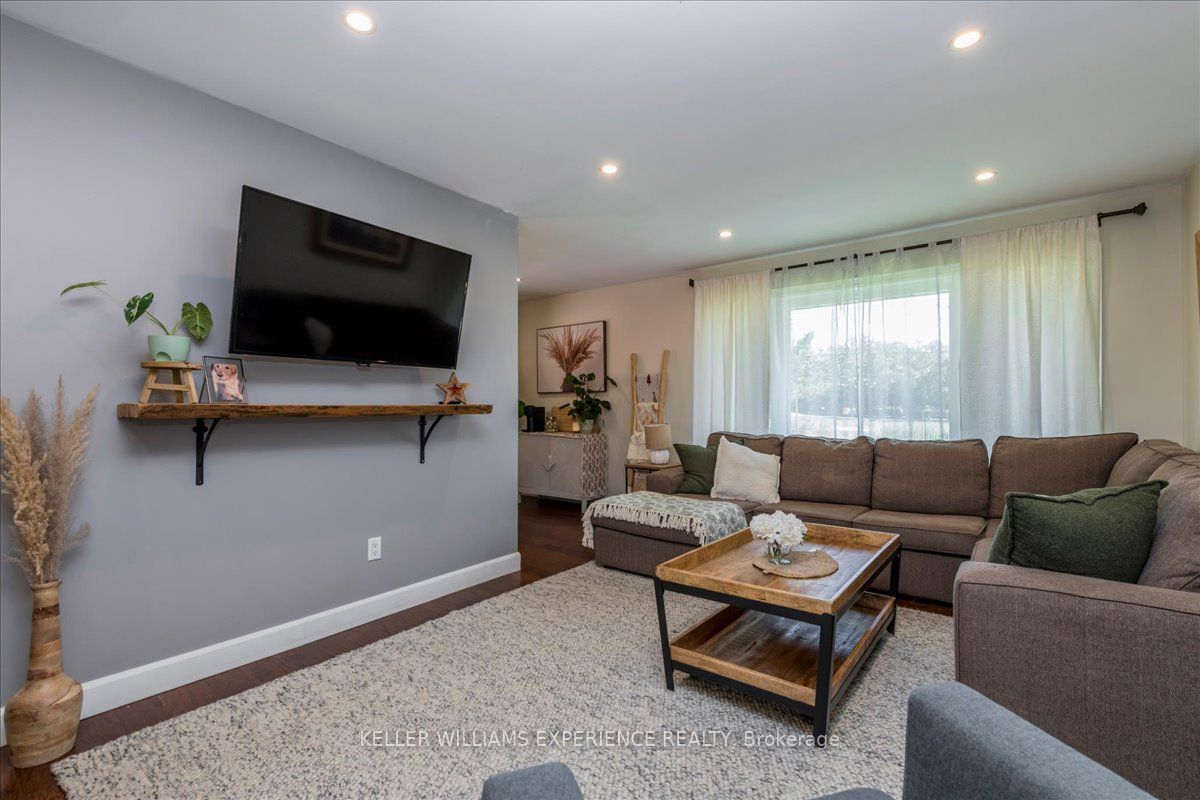 92 Johnson Street, Barrie, ON L4M 4R3 photo 5